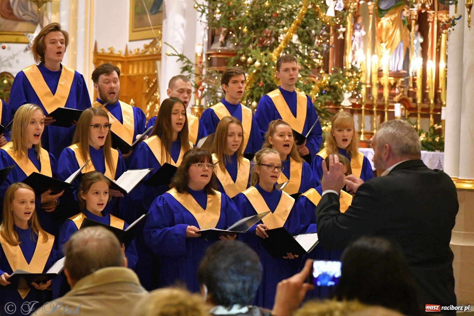 Zdjęcie w galerii na portalu naszraciborz.pl: Kolędy i pastorałki zabrzmiały w świętojańskiej świątyni [FOTO i WIDEO] wiadomości z regionu