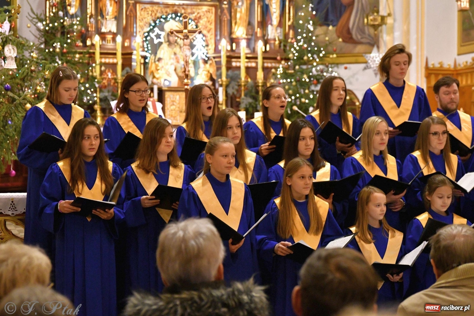 Zdjęcie w galerii na portalu naszraciborz.pl: Kolędy i pastorałki zabrzmiały w świętojańskiej świątyni [FOTO i WIDEO] wiadomości z regionu