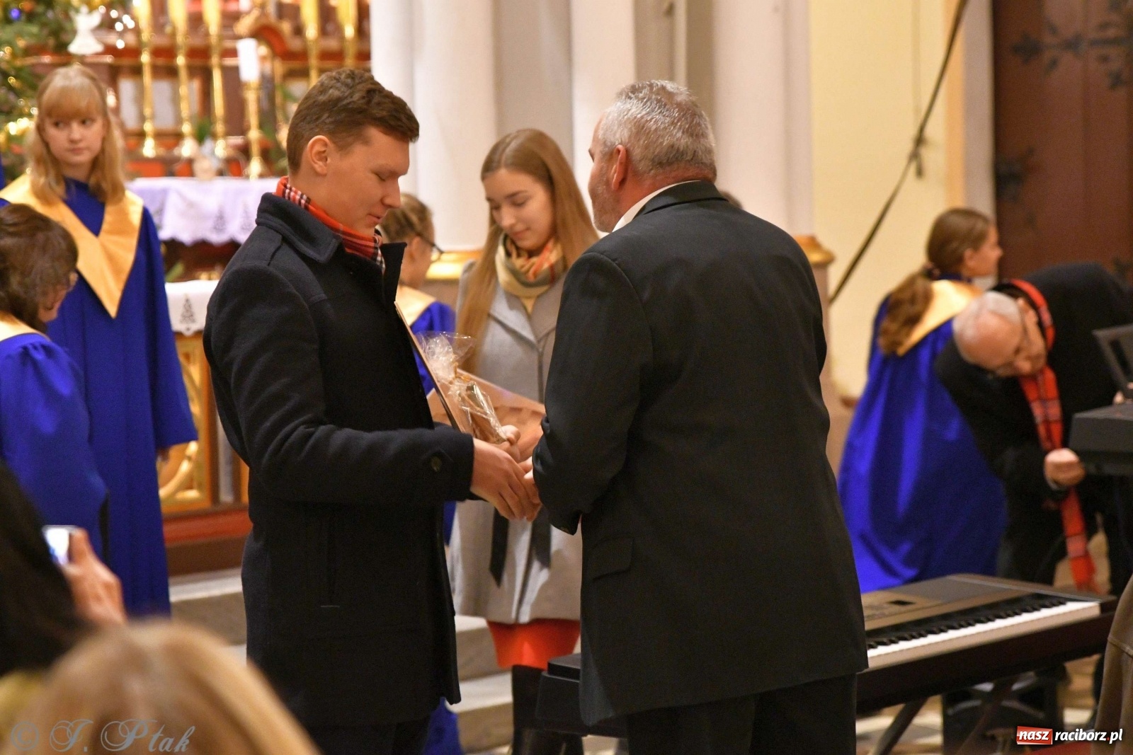 Zdjęcie w galerii na portalu naszraciborz.pl: Kolędy i pastorałki zabrzmiały w świętojańskiej świątyni [FOTO i WIDEO] wiadomości z regionu