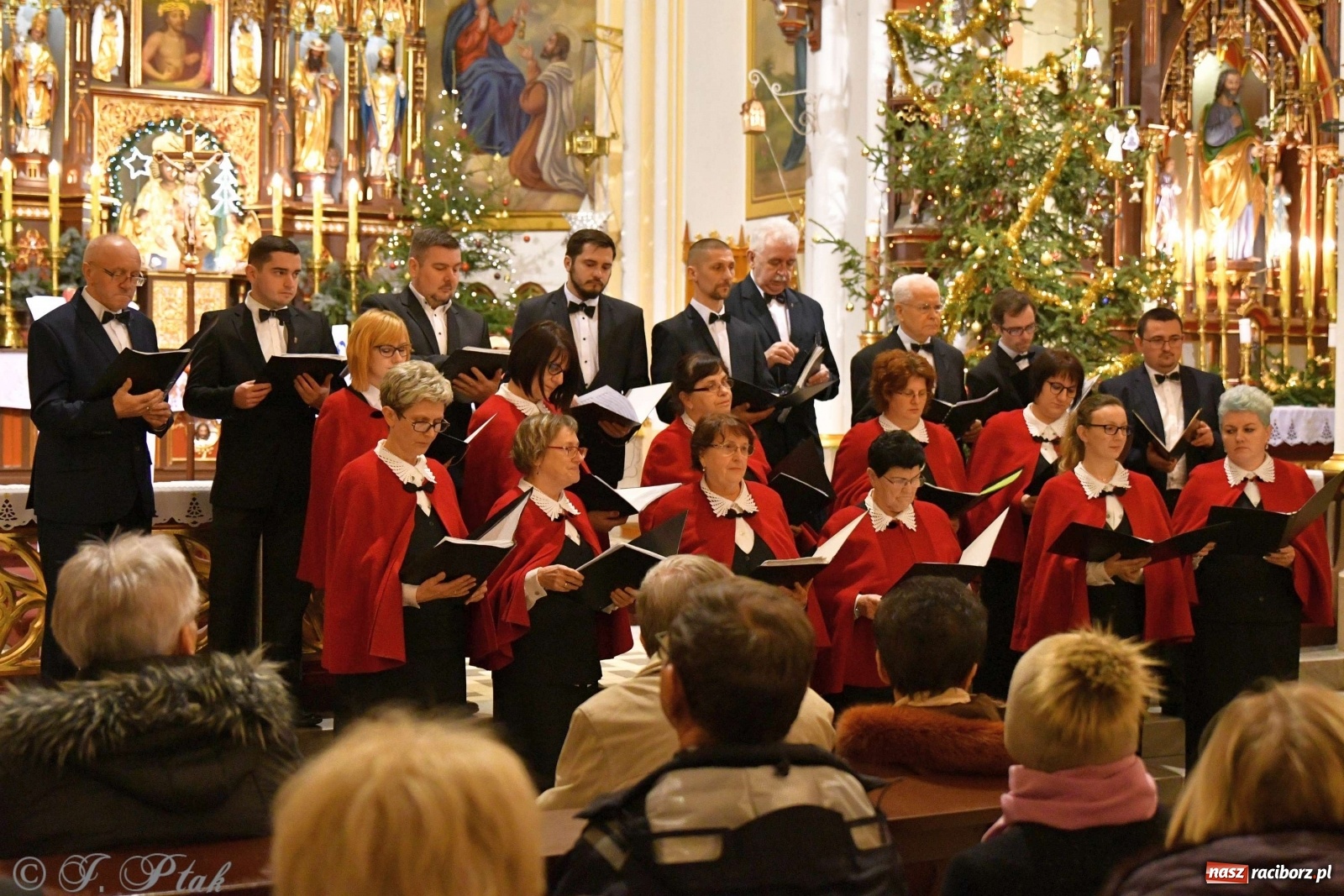 Zdjęcie w galerii na portalu naszraciborz.pl: Kolędy i pastorałki zabrzmiały w świętojańskiej świątyni [FOTO i WIDEO] wiadomości z regionu