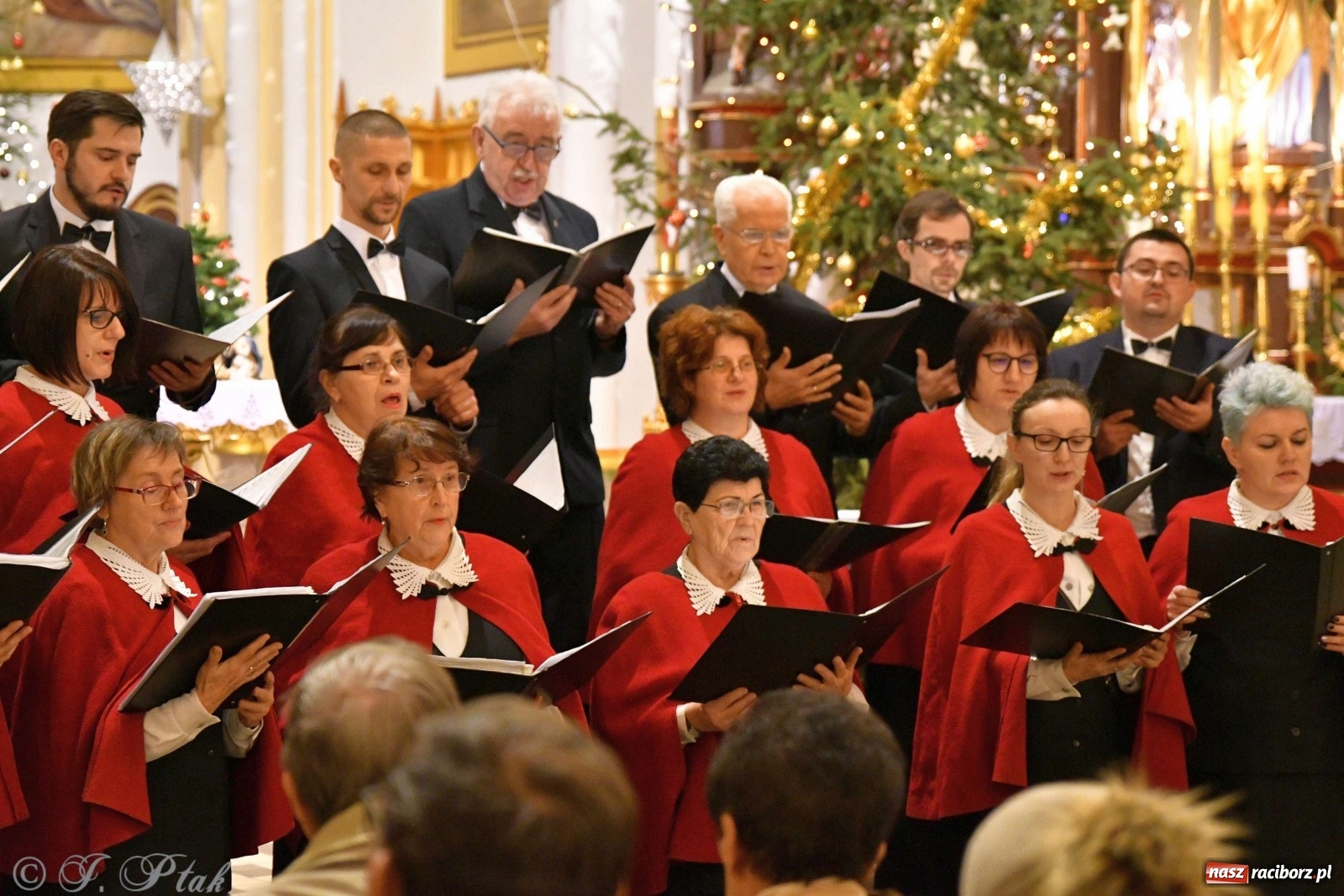 Zdjęcie w galerii na portalu naszraciborz.pl: Kolędy i pastorałki zabrzmiały w świętojańskiej świątyni [FOTO i WIDEO] wiadomości z regionu