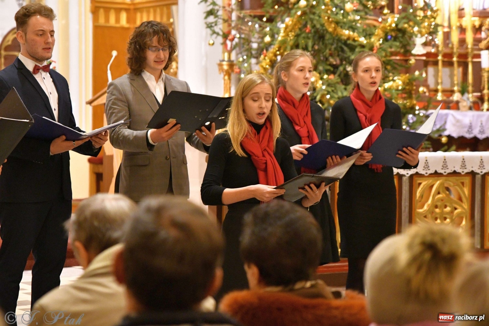 Zdjęcie w galerii na portalu naszraciborz.pl: Kolędy i pastorałki zabrzmiały w świętojańskiej świątyni [FOTO i WIDEO] wiadomości z regionu