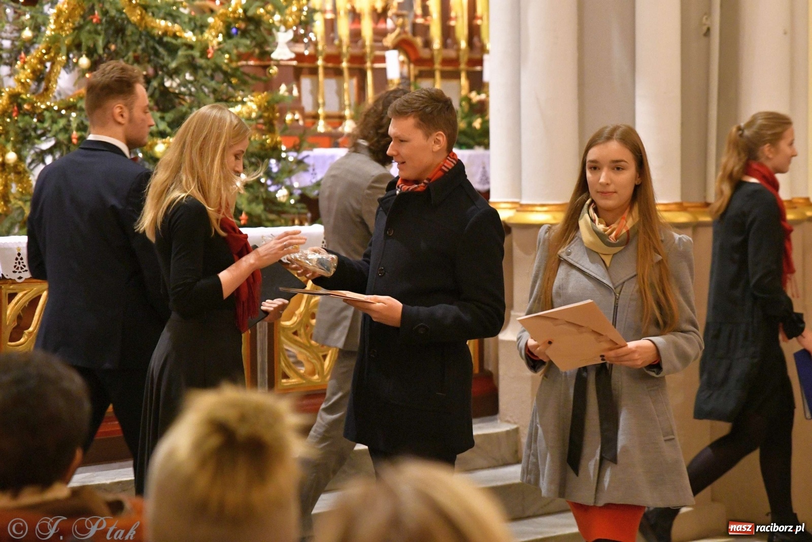 Zdjęcie w galerii na portalu naszraciborz.pl: Kolędy i pastorałki zabrzmiały w świętojańskiej świątyni [FOTO i WIDEO] wiadomości z regionu