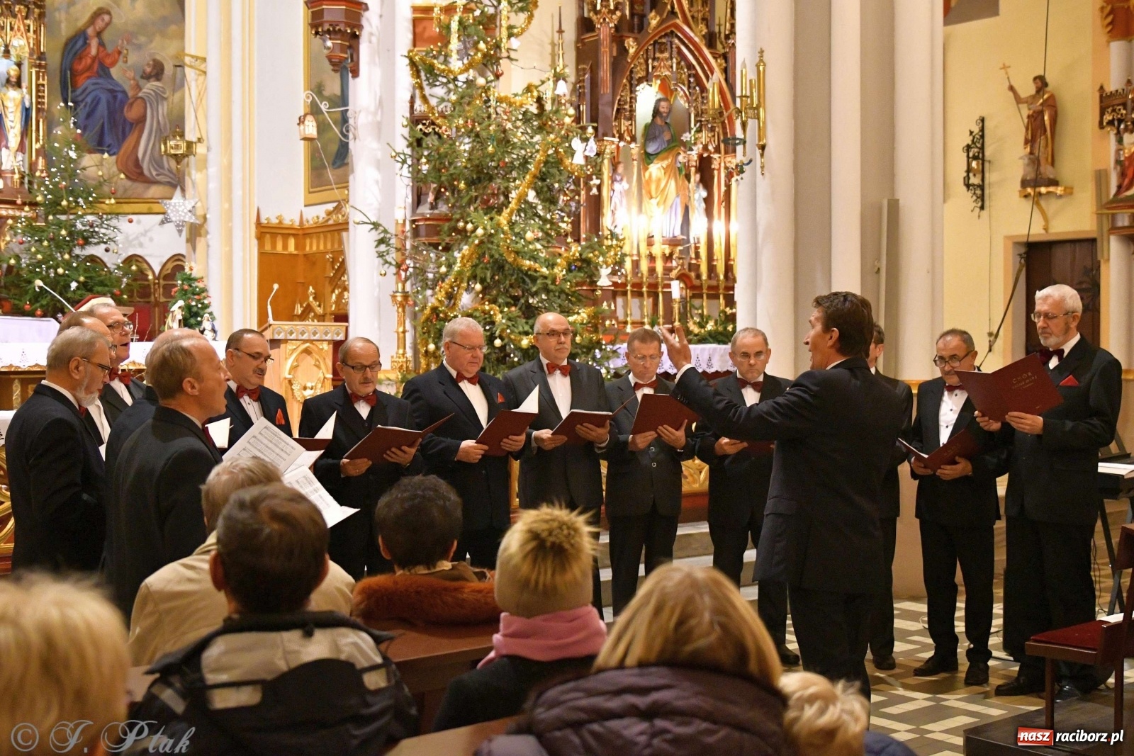 Zdjęcie w galerii na portalu naszraciborz.pl: Kolędy i pastorałki zabrzmiały w świętojańskiej świątyni [FOTO i WIDEO] wiadomości z regionu