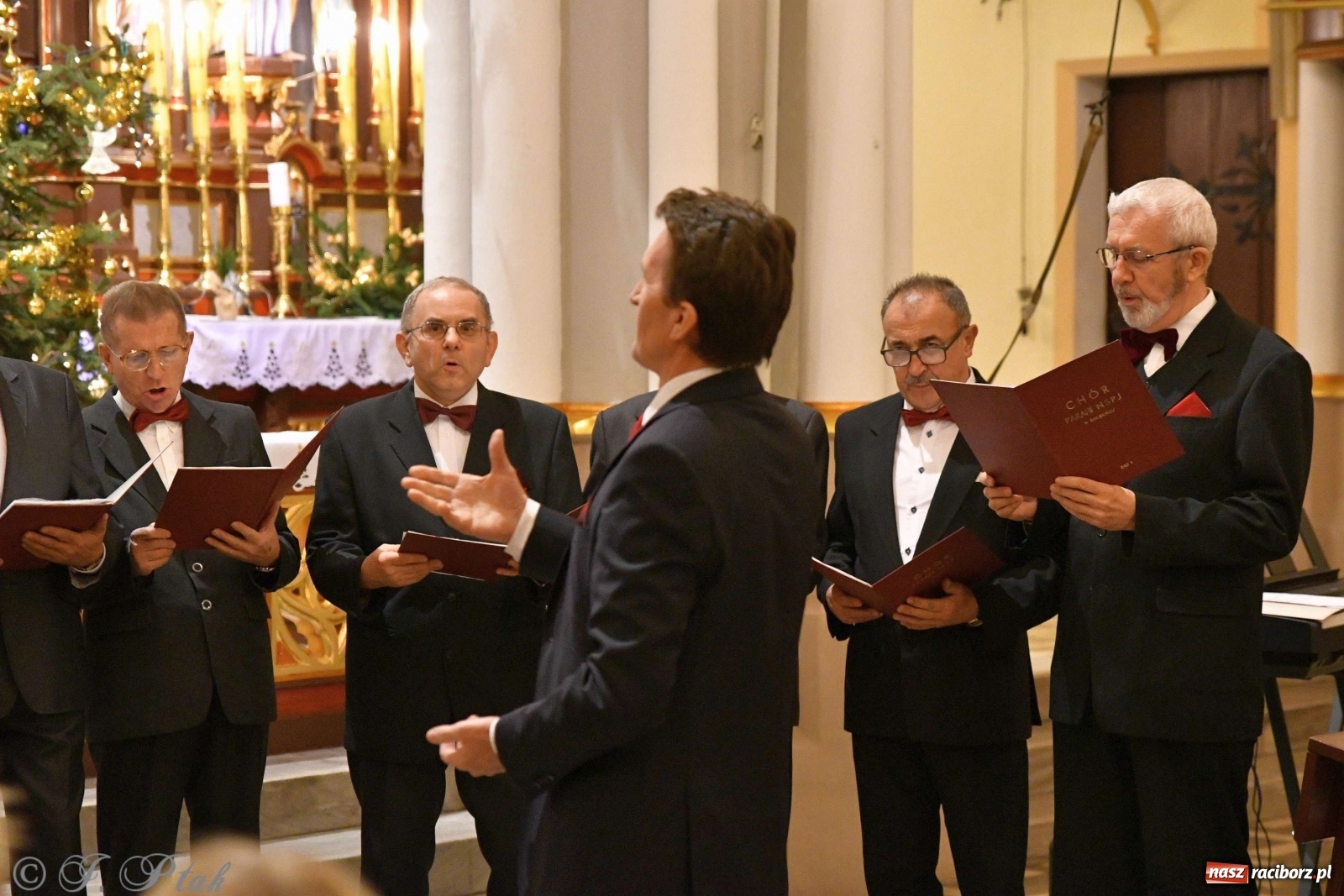 Zdjęcie w galerii na portalu naszraciborz.pl: Kolędy i pastorałki zabrzmiały w świętojańskiej świątyni [FOTO i WIDEO] wiadomości z regionu