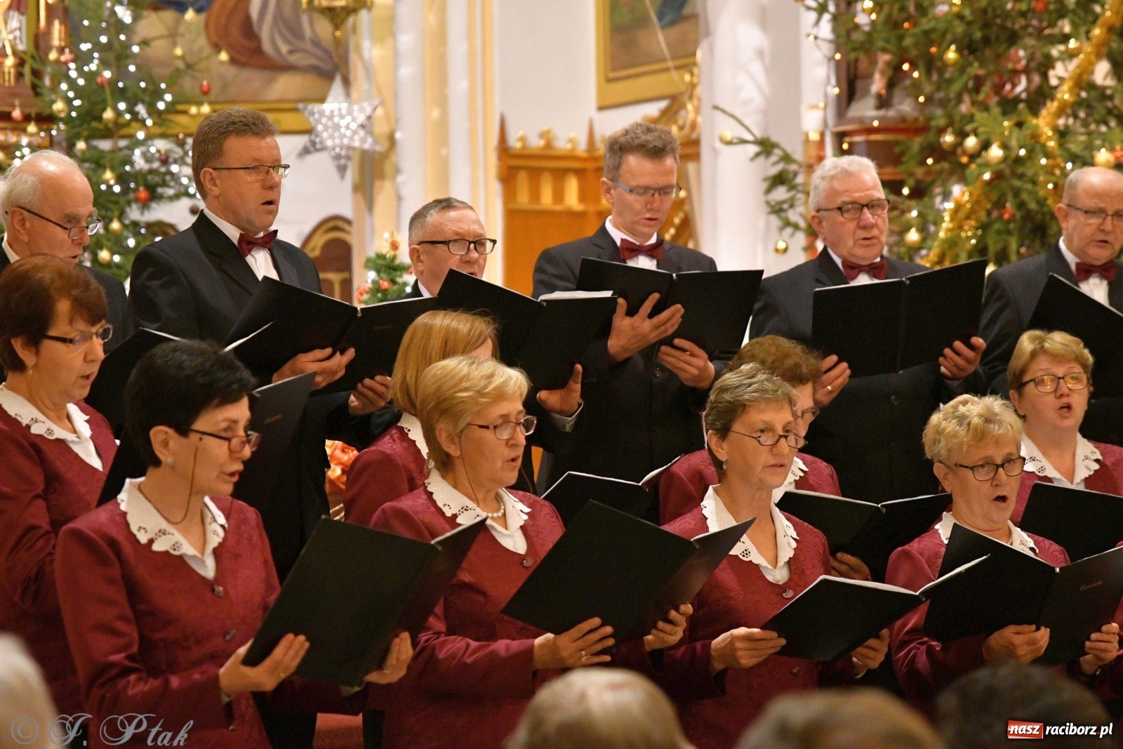 Zdjęcie w galerii na portalu naszraciborz.pl: Kolędy i pastorałki zabrzmiały w świętojańskiej świątyni [FOTO i WIDEO] wiadomości z regionu