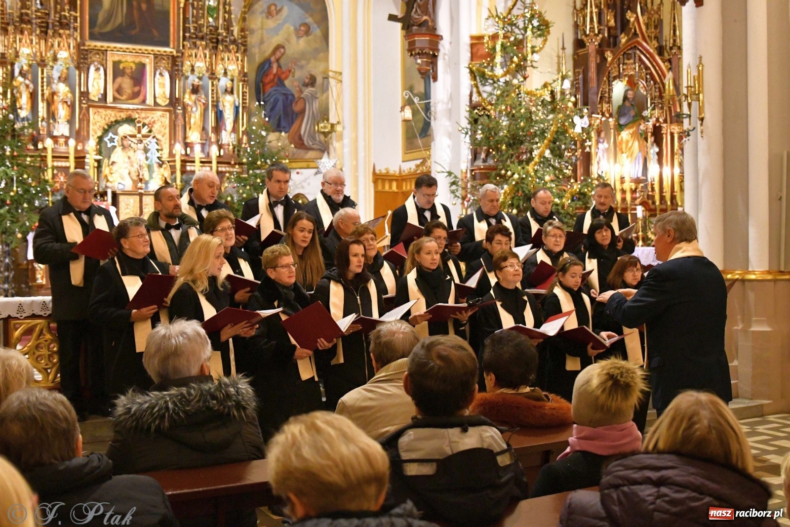 Zdjęcie w galerii na portalu naszraciborz.pl: Kolędy i pastorałki zabrzmiały w świętojańskiej świątyni [FOTO i WIDEO] wiadomości z regionu