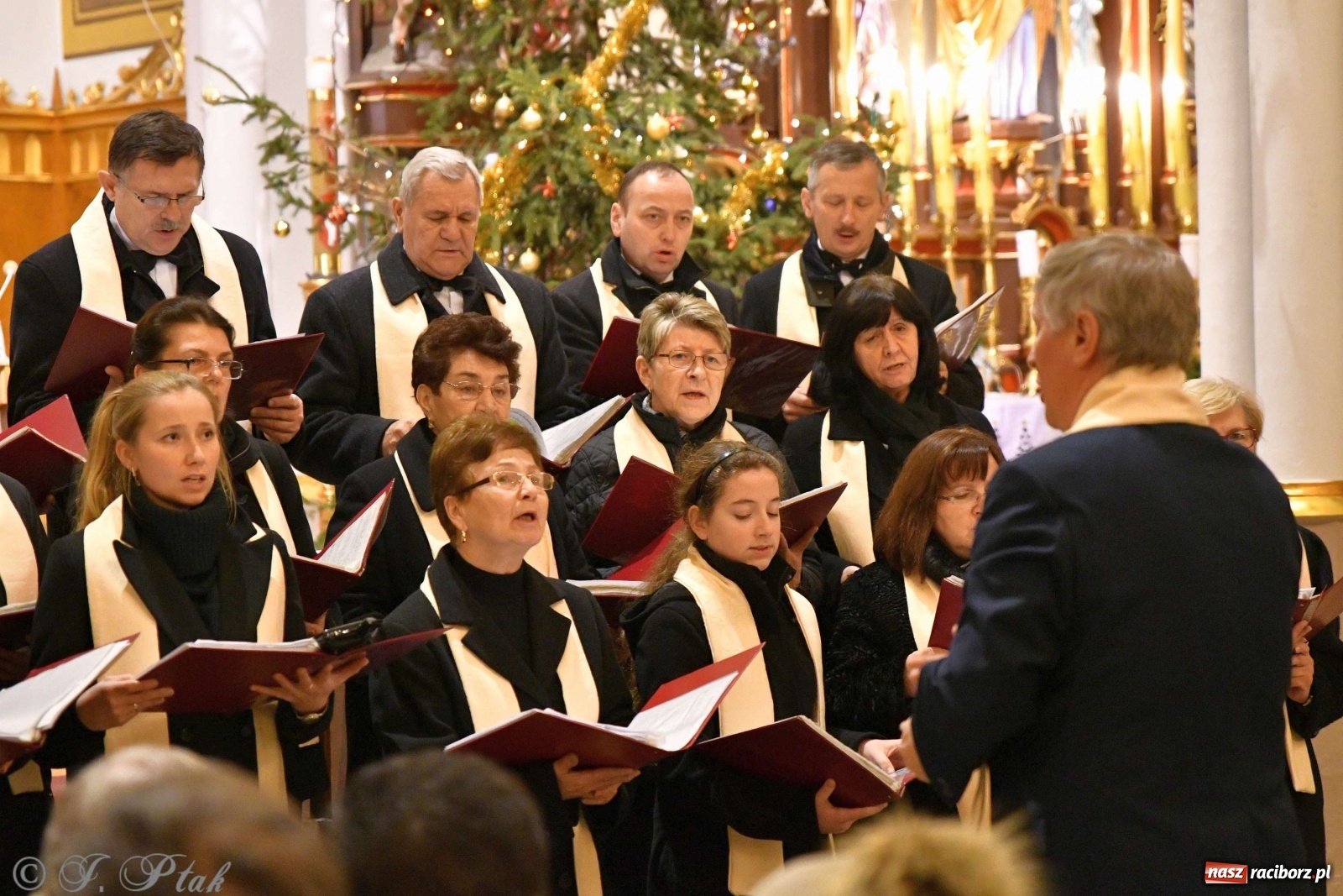 Zdjęcie w galerii na portalu naszraciborz.pl: Kolędy i pastorałki zabrzmiały w świętojańskiej świątyni [FOTO i WIDEO] wiadomości z regionu