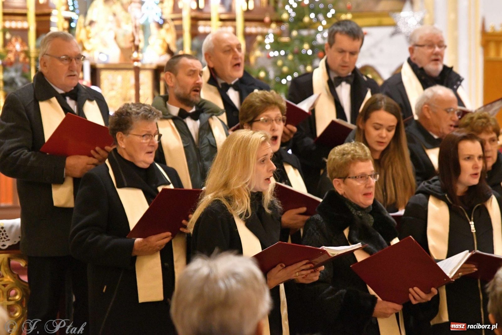 Zdjęcie w galerii na portalu naszraciborz.pl: Kolędy i pastorałki zabrzmiały w świętojańskiej świątyni [FOTO i WIDEO] wiadomości z regionu