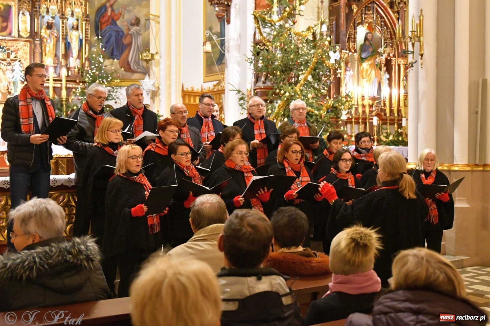 Zdjęcie w galerii na portalu naszraciborz.pl: Kolędy i pastorałki zabrzmiały w świętojańskiej świątyni [FOTO i WIDEO] wiadomości z regionu