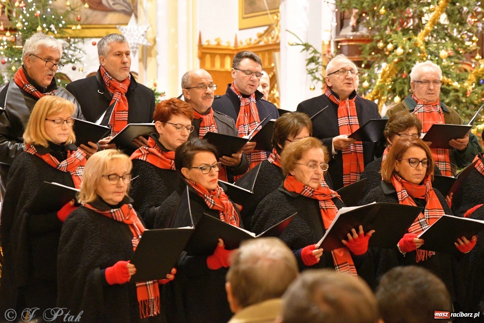 Zdjęcie w galerii na portalu naszraciborz.pl: Kolędy i pastorałki zabrzmiały w świętojańskiej świątyni [FOTO i WIDEO] wiadomości z regionu