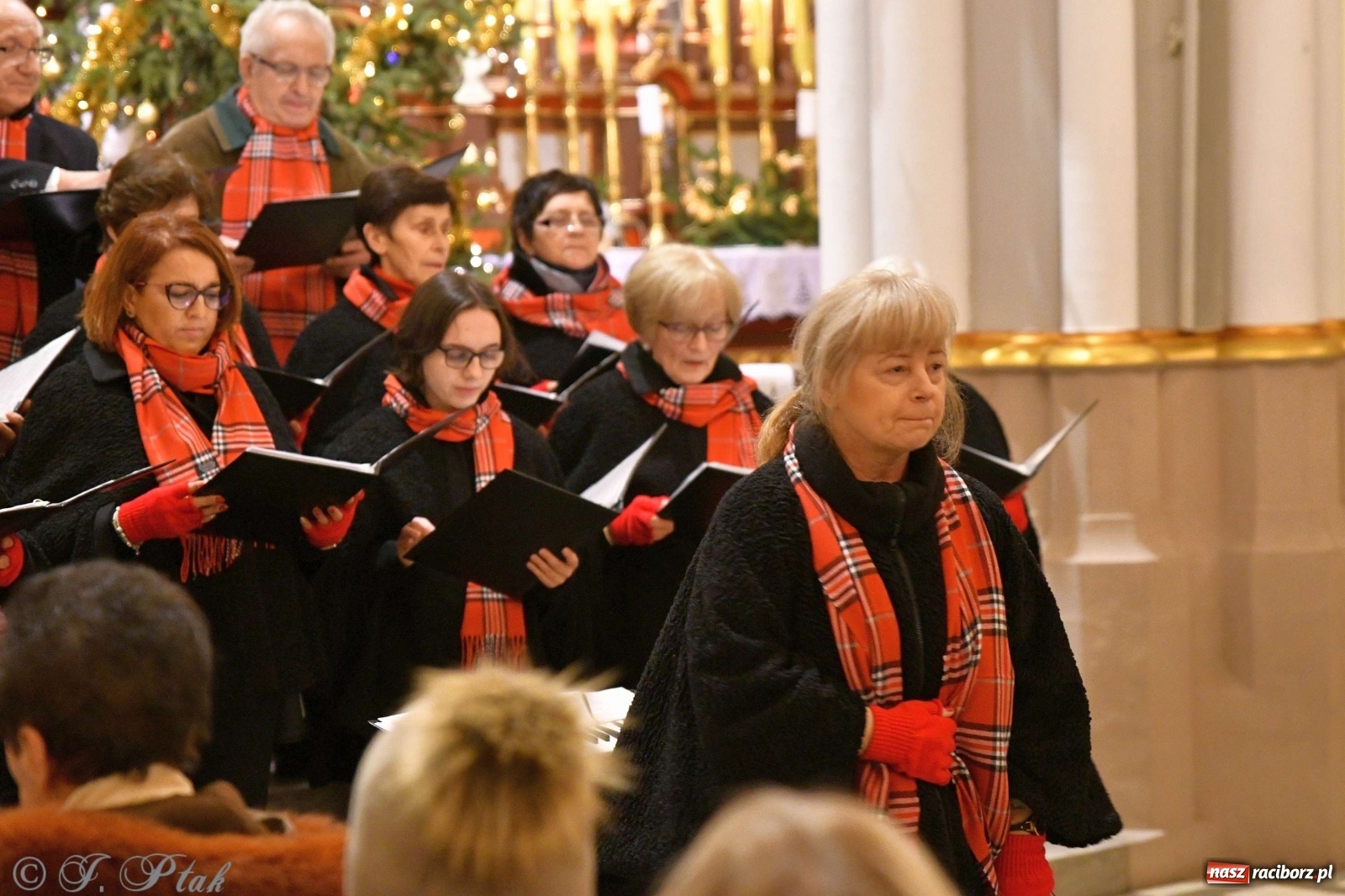 Zdjęcie w galerii na portalu naszraciborz.pl: Kolędy i pastorałki zabrzmiały w świętojańskiej świątyni [FOTO i WIDEO] wiadomości z regionu