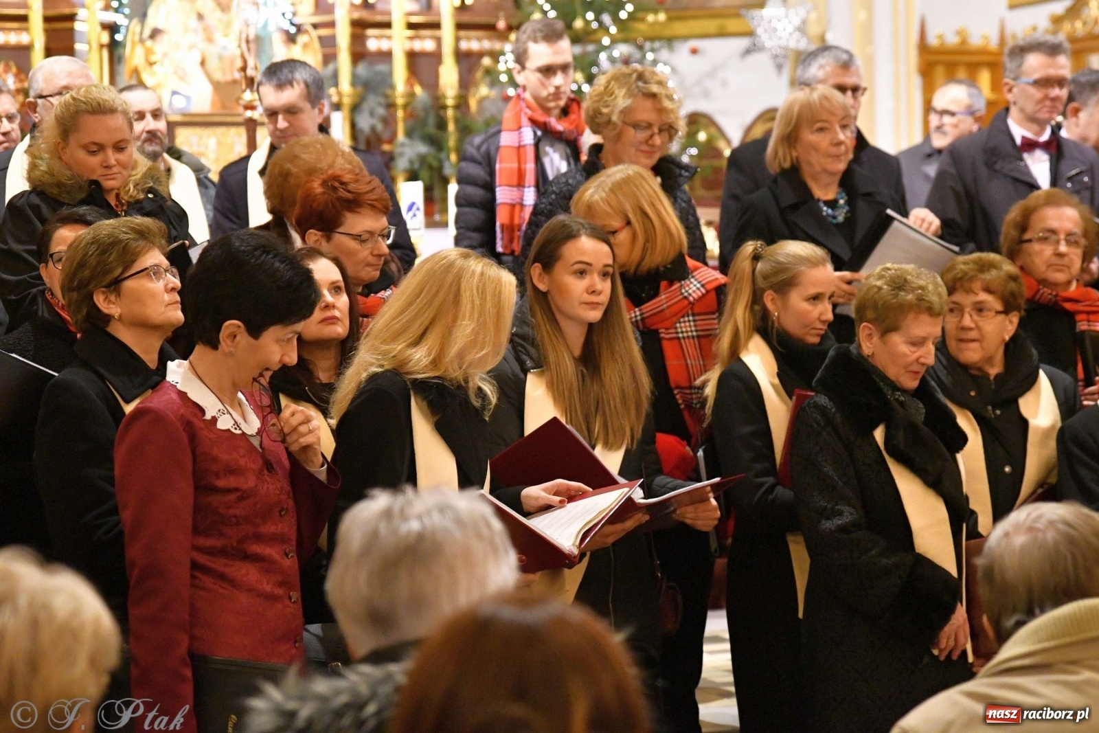 Zdjęcie w galerii na portalu naszraciborz.pl: Kolędy i pastorałki zabrzmiały w świętojańskiej świątyni [FOTO i WIDEO] wiadomości z regionu
