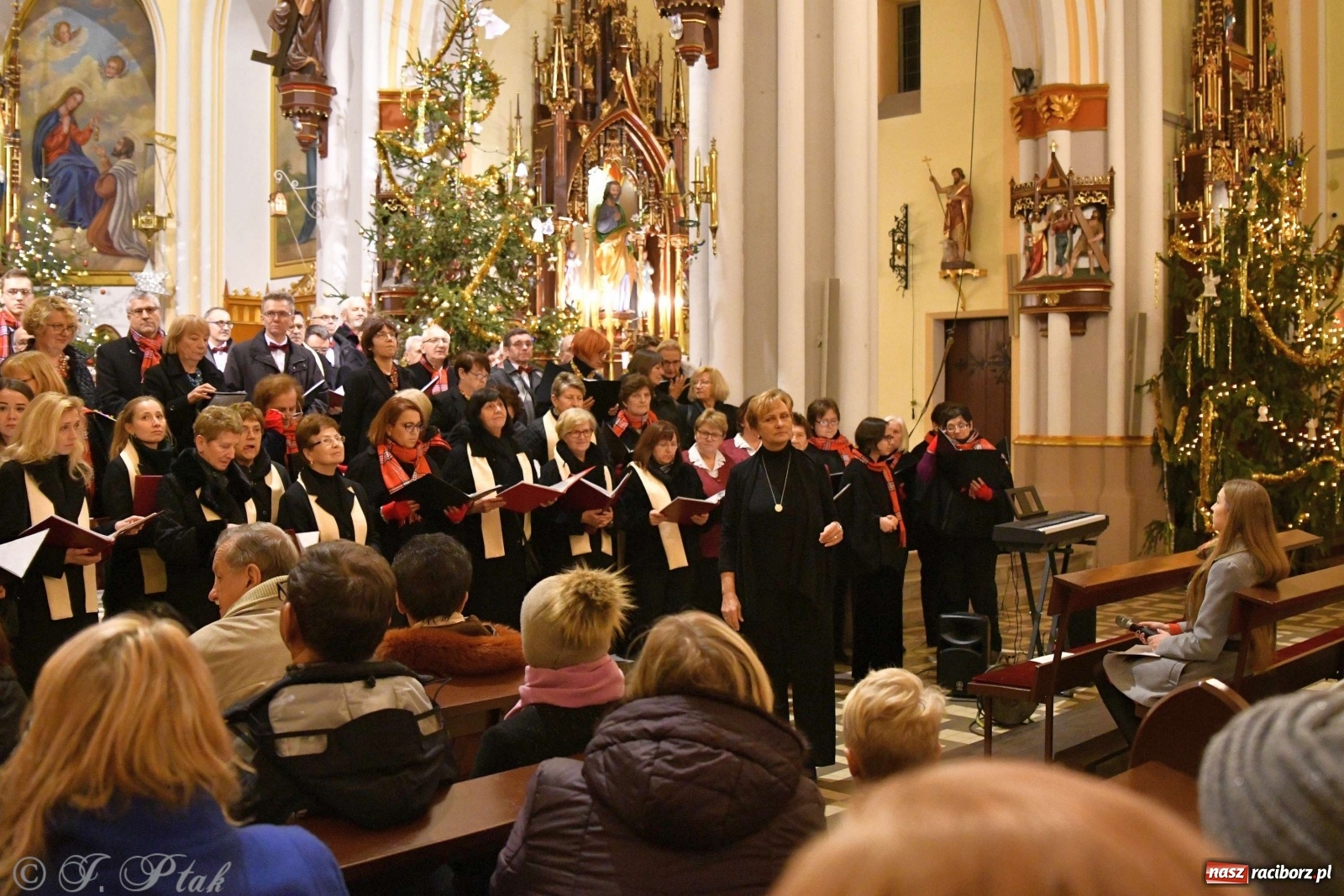 Zdjęcie w galerii na portalu naszraciborz.pl: Kolędy i pastorałki zabrzmiały w świętojańskiej świątyni [FOTO i WIDEO] wiadomości z regionu