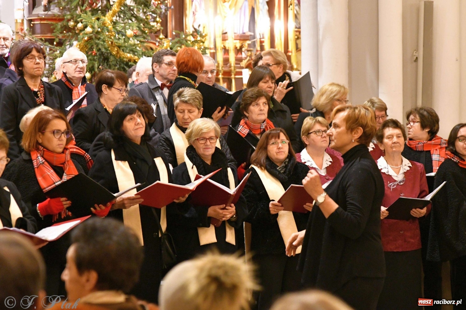 Zdjęcie w galerii na portalu naszraciborz.pl: Kolędy i pastorałki zabrzmiały w świętojańskiej świątyni [FOTO i WIDEO] wiadomości z regionu