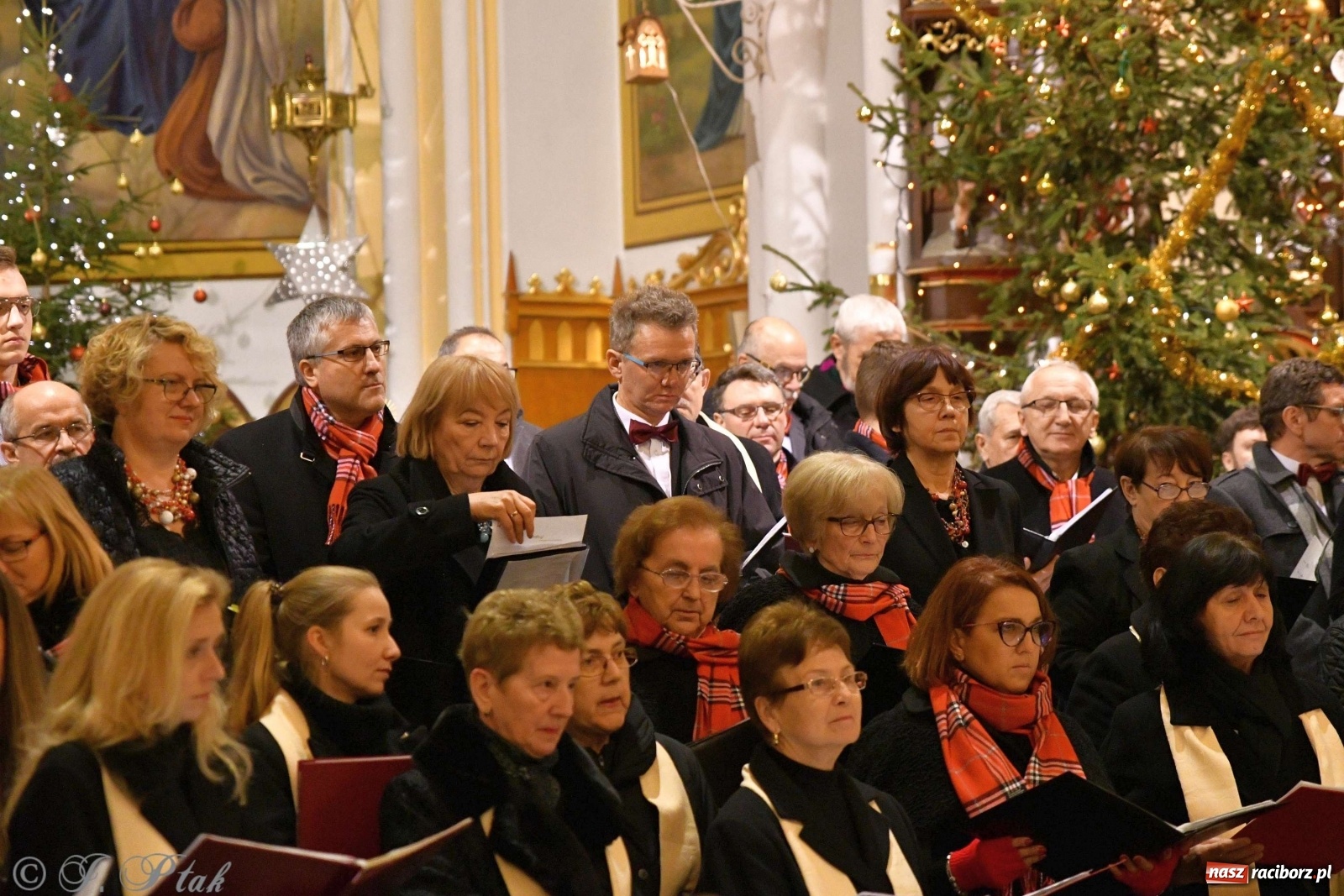 Zdjęcie w galerii na portalu naszraciborz.pl: Kolędy i pastorałki zabrzmiały w świętojańskiej świątyni [FOTO i WIDEO] wiadomości z regionu