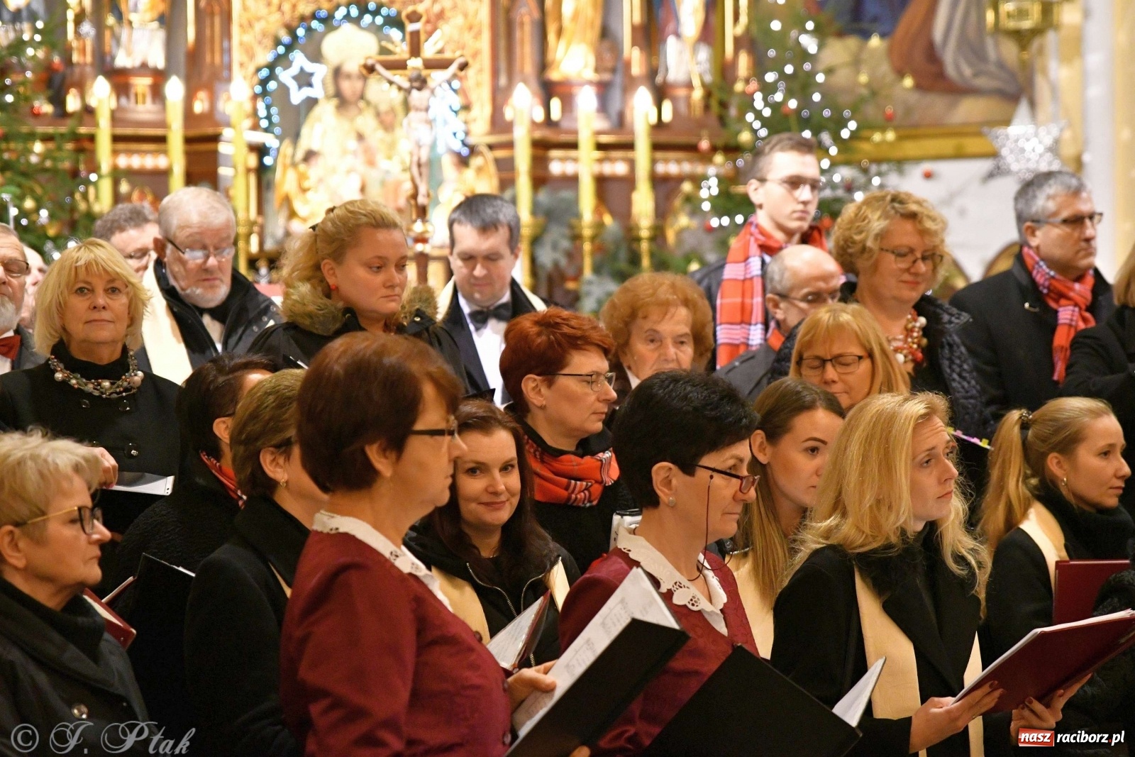 Zdjęcie w galerii na portalu naszraciborz.pl: Kolędy i pastorałki zabrzmiały w świętojańskiej świątyni [FOTO i WIDEO] wiadomości z regionu