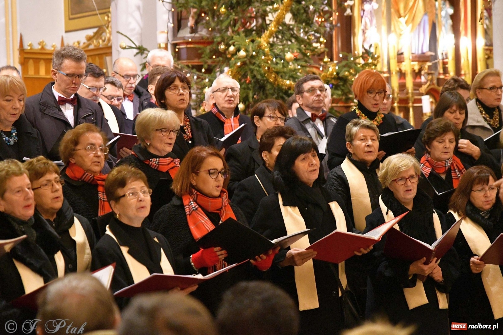 Zdjęcie w galerii na portalu naszraciborz.pl: Kolędy i pastorałki zabrzmiały w świętojańskiej świątyni [FOTO i WIDEO] wiadomości z regionu