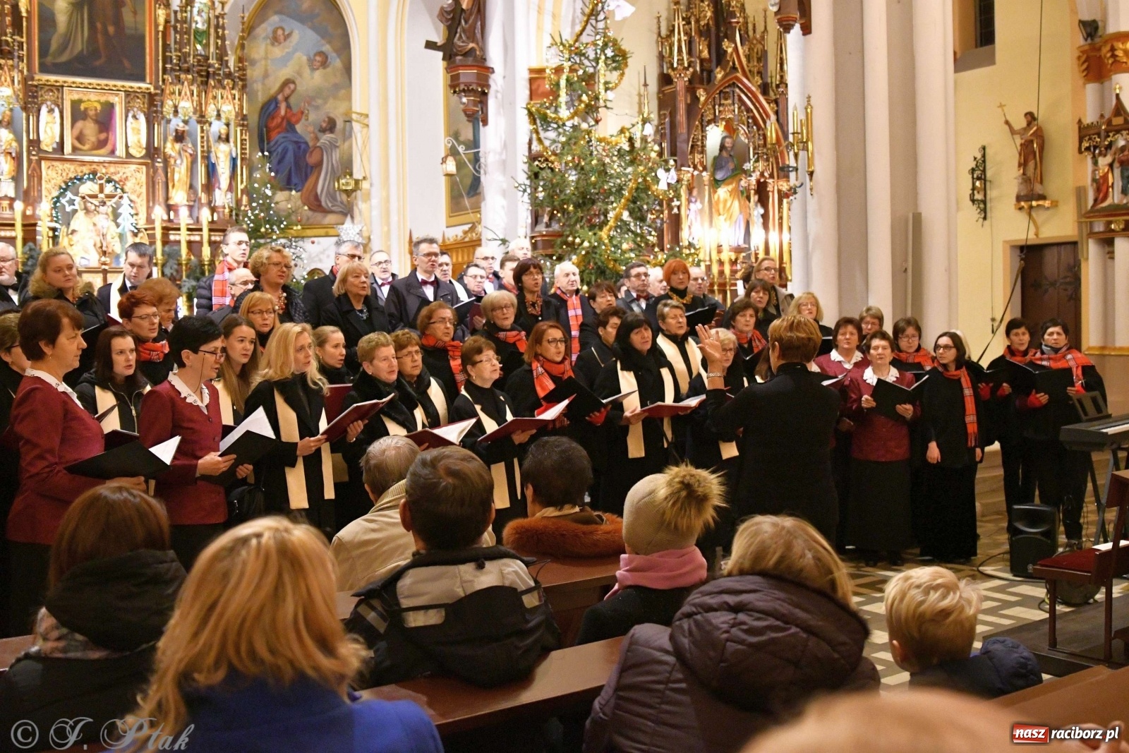 Zdjęcie w galerii na portalu naszraciborz.pl: Kolędy i pastorałki zabrzmiały w świętojańskiej świątyni [FOTO i WIDEO] wiadomości z regionu