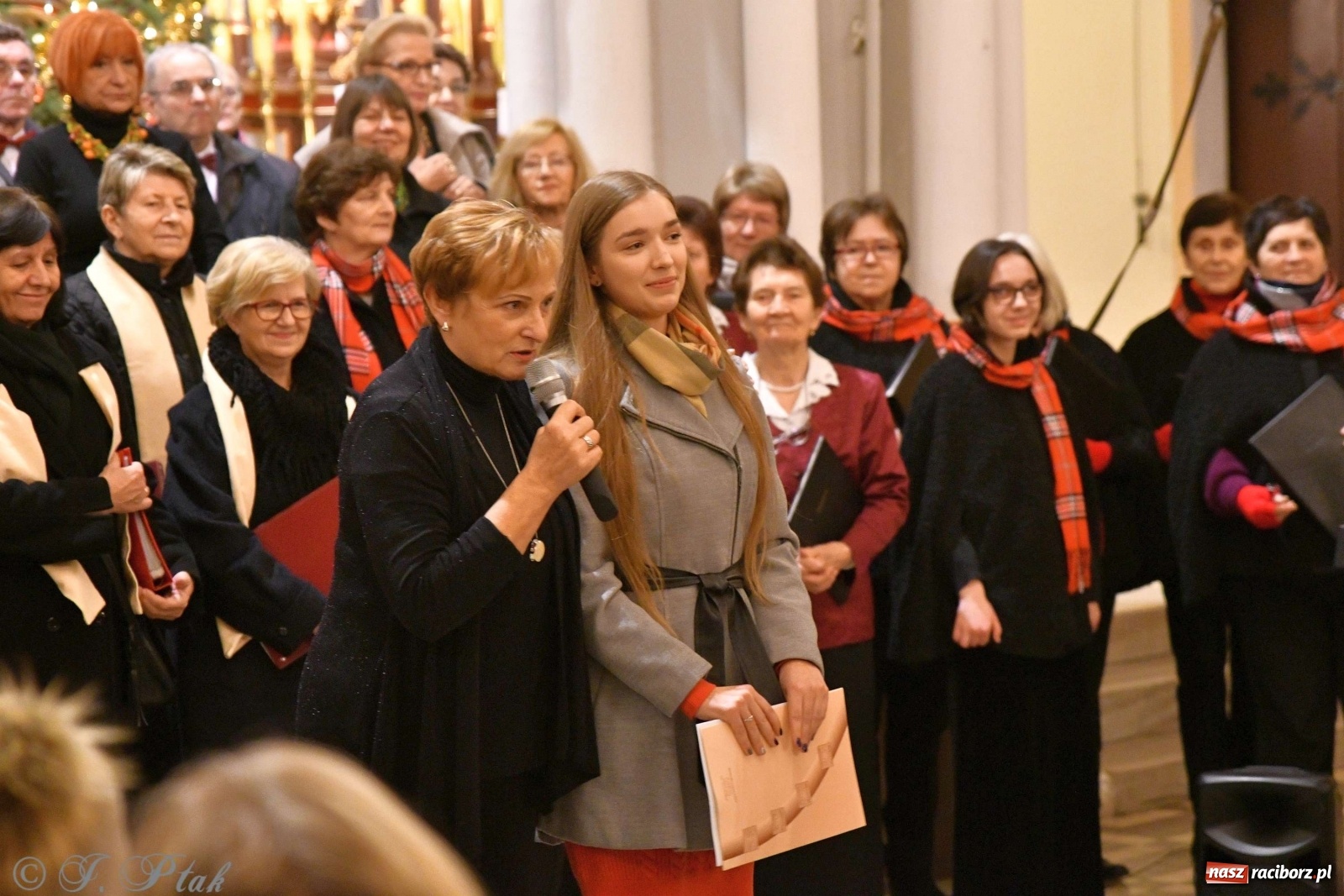 Zdjęcie w galerii na portalu naszraciborz.pl: Kolędy i pastorałki zabrzmiały w świętojańskiej świątyni [FOTO i WIDEO] wiadomości z regionu