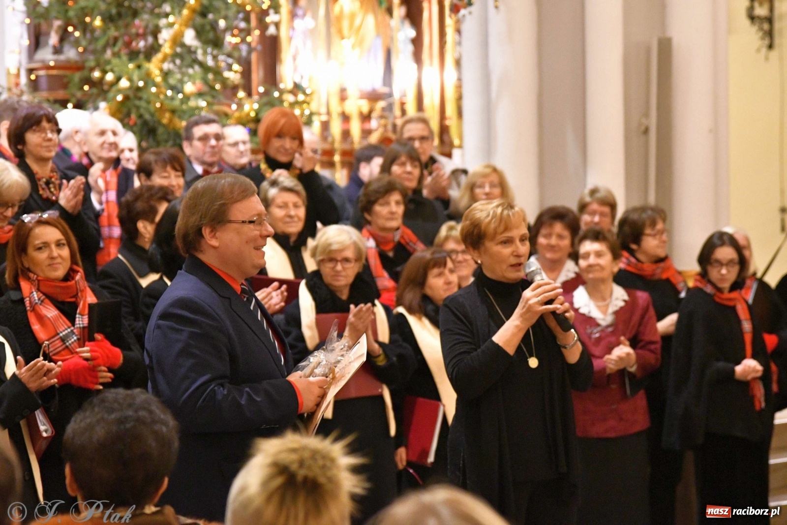 Zdjęcie w galerii na portalu naszraciborz.pl: Kolędy i pastorałki zabrzmiały w świętojańskiej świątyni [FOTO i WIDEO] wiadomości z regionu
