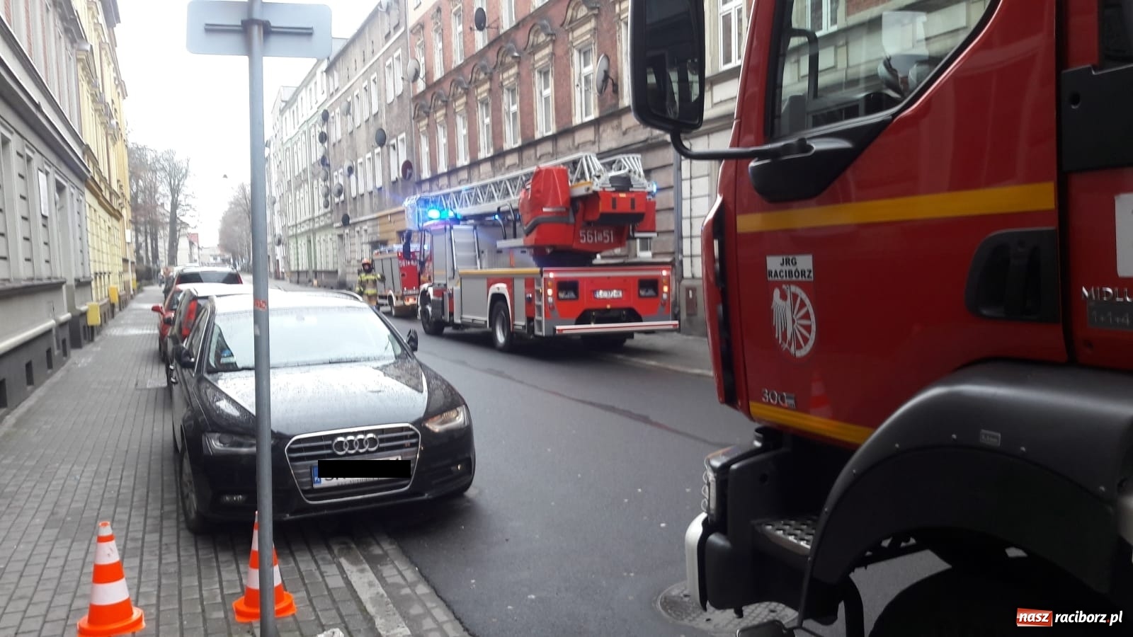 Zdjęcie w galerii na portalu naszraciborz.pl: Seria pożarów na osiedlu przy Czarnieckiego. Alarm na Stalmacha [FOTO] wiadomości z regionu
