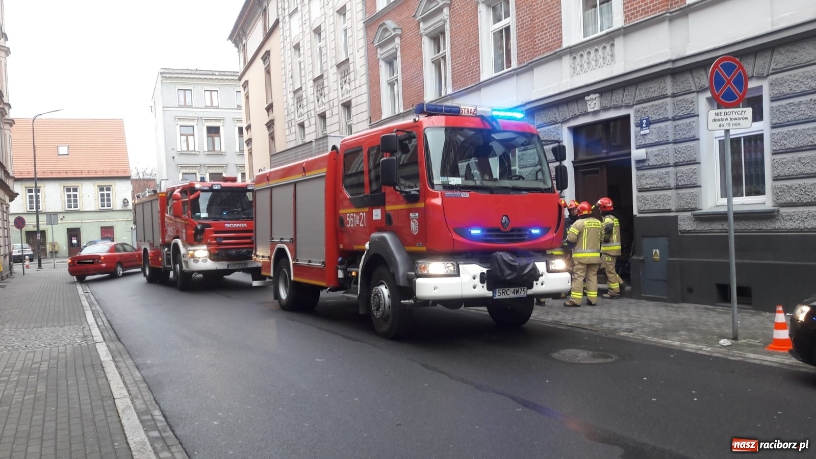 Zdjęcie w galerii na portalu naszraciborz.pl: Seria pożarów na osiedlu przy Czarnieckiego. Alarm na Stalmacha [FOTO] wiadomości z regionu