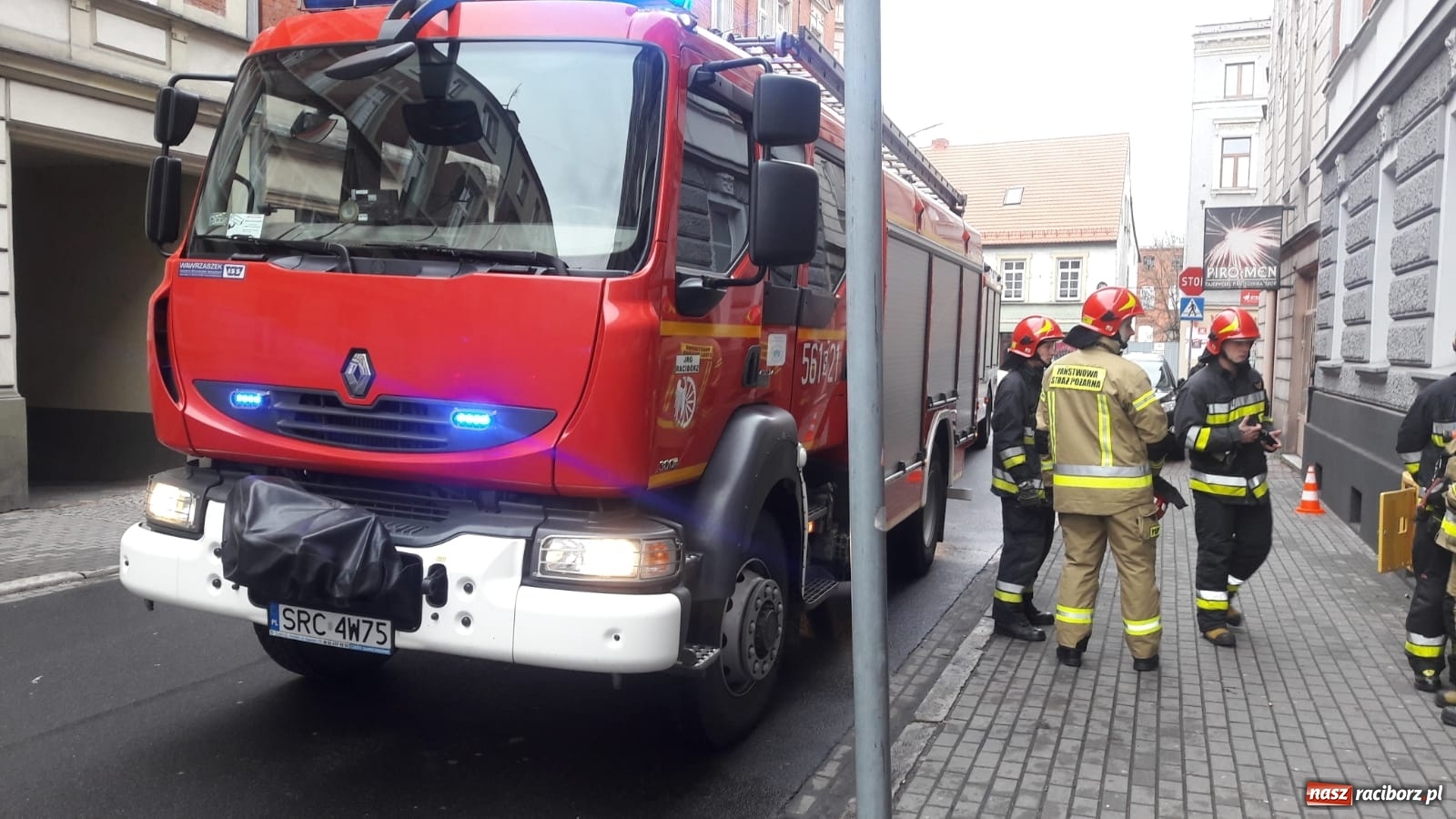 Zdjęcie w galerii na portalu naszraciborz.pl: Seria pożarów na osiedlu przy Czarnieckiego. Alarm na Stalmacha [FOTO] wiadomości z regionu