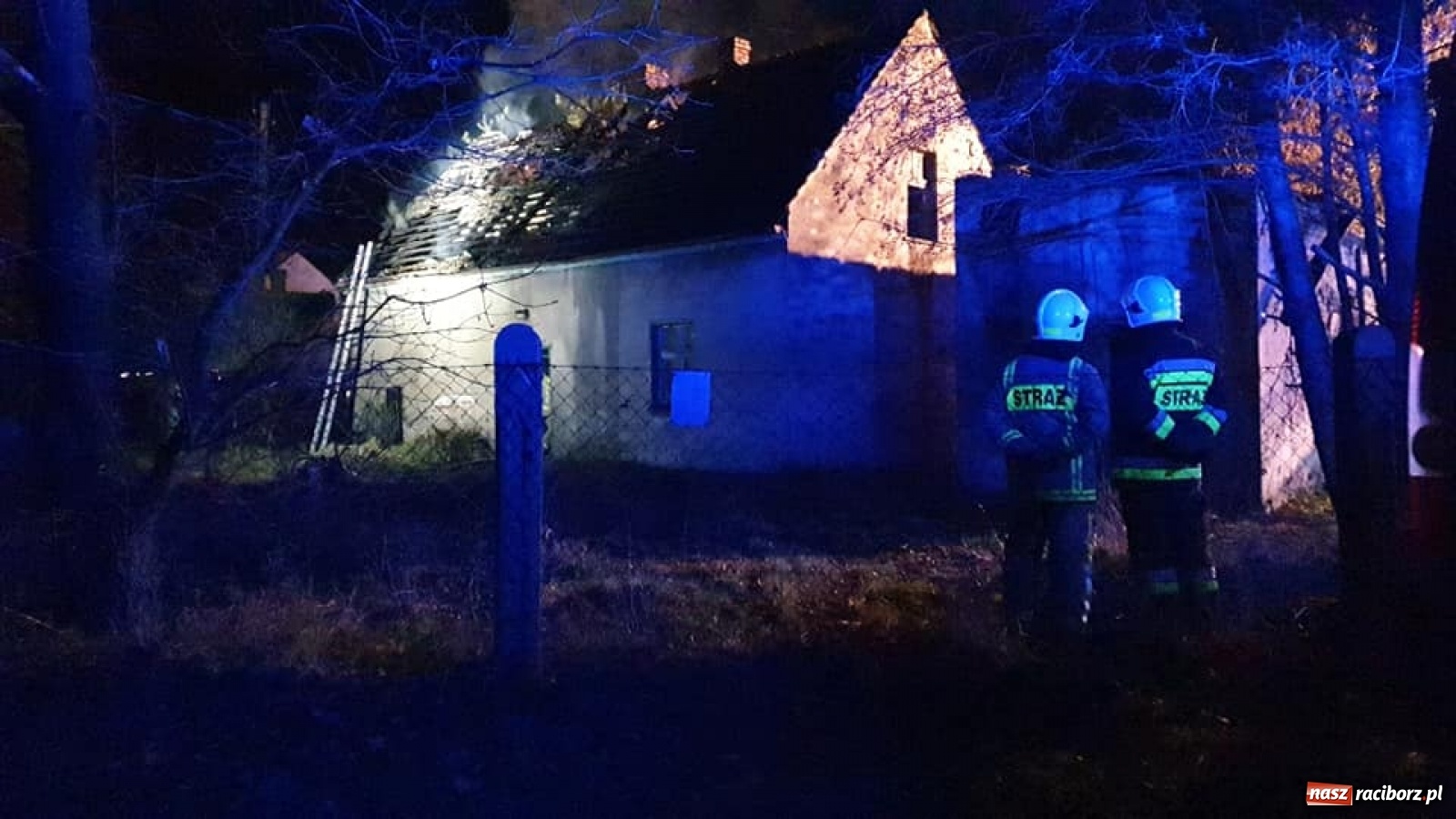 Zdjęcie w galerii na portalu naszraciborz.pl: Pożar domu w Nędzy na Drzymały [FOTO] wiadomości z regionu