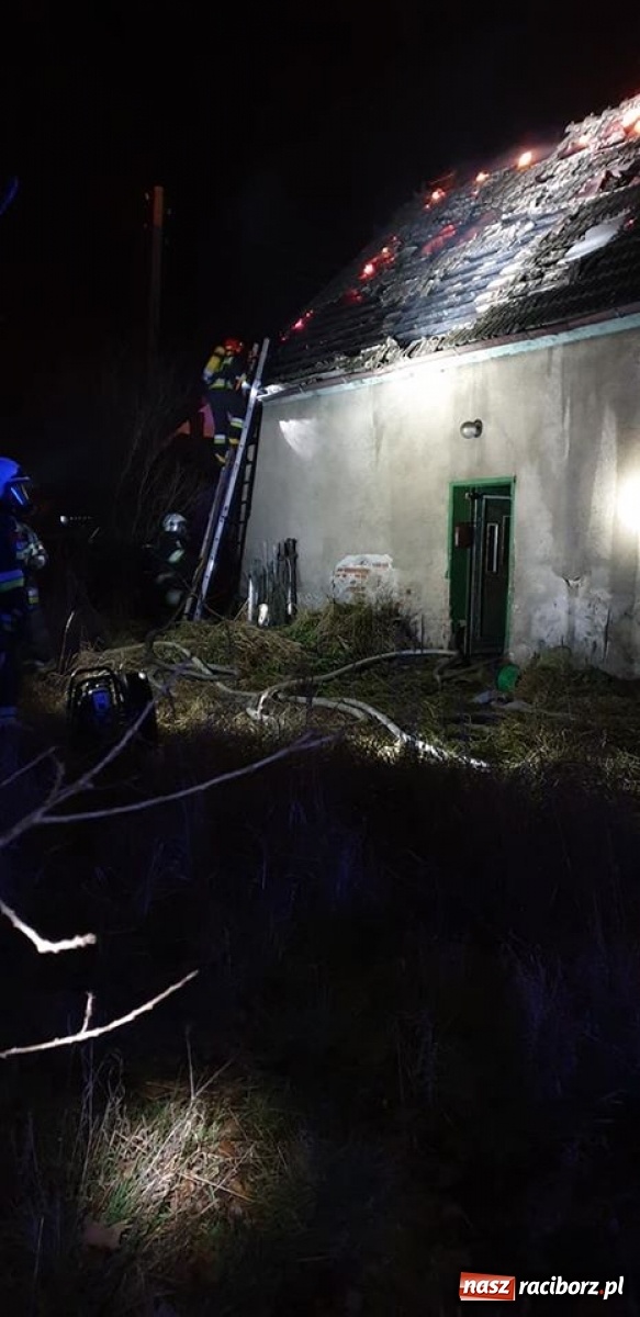 Zdjęcie w galerii na portalu naszraciborz.pl: Pożar domu w Nędzy na Drzymały [FOTO] wiadomości z regionu