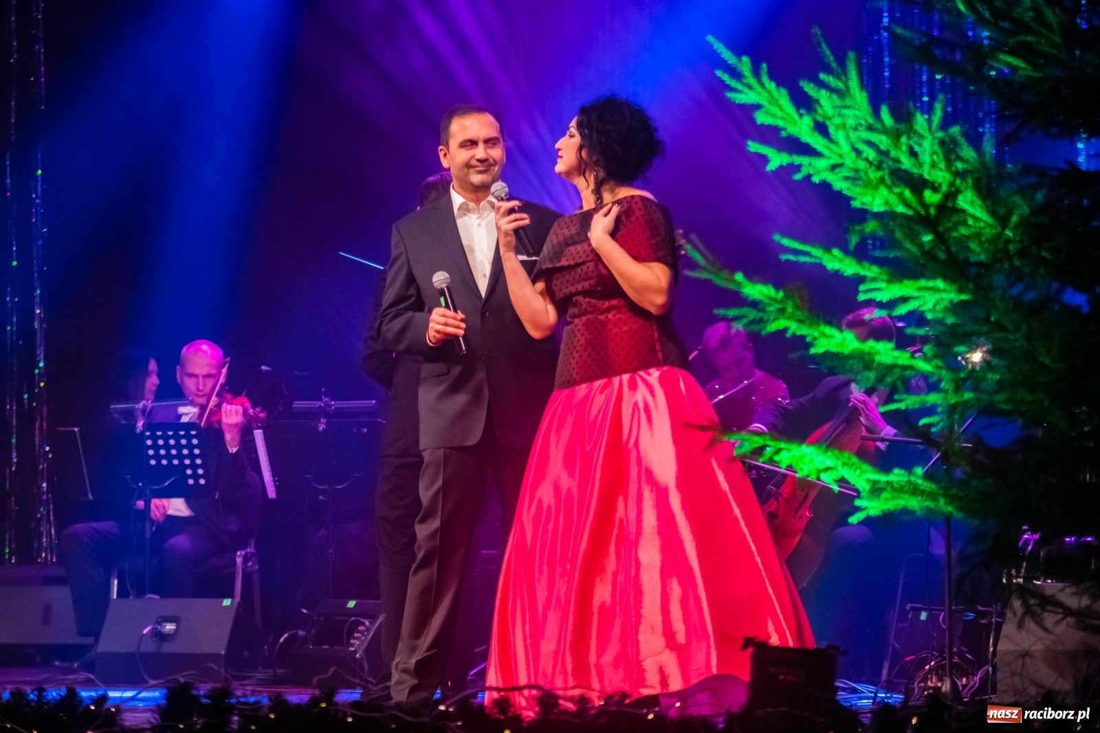 Zdjęcie w galerii na portalu naszraciborz.pl: Klasyka z humorem. Wielka Gala Sylwestrowa w RCK [FOTO i WIDEO] wiadomości z regionu