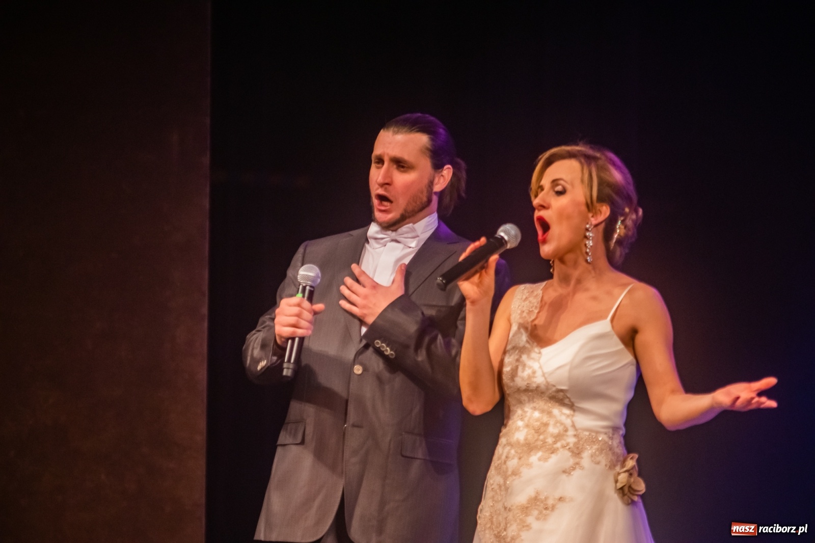 Zdjęcie w galerii na portalu naszraciborz.pl: Klasyka z humorem. Wielka Gala Sylwestrowa w RCK [FOTO i WIDEO] wiadomości z regionu