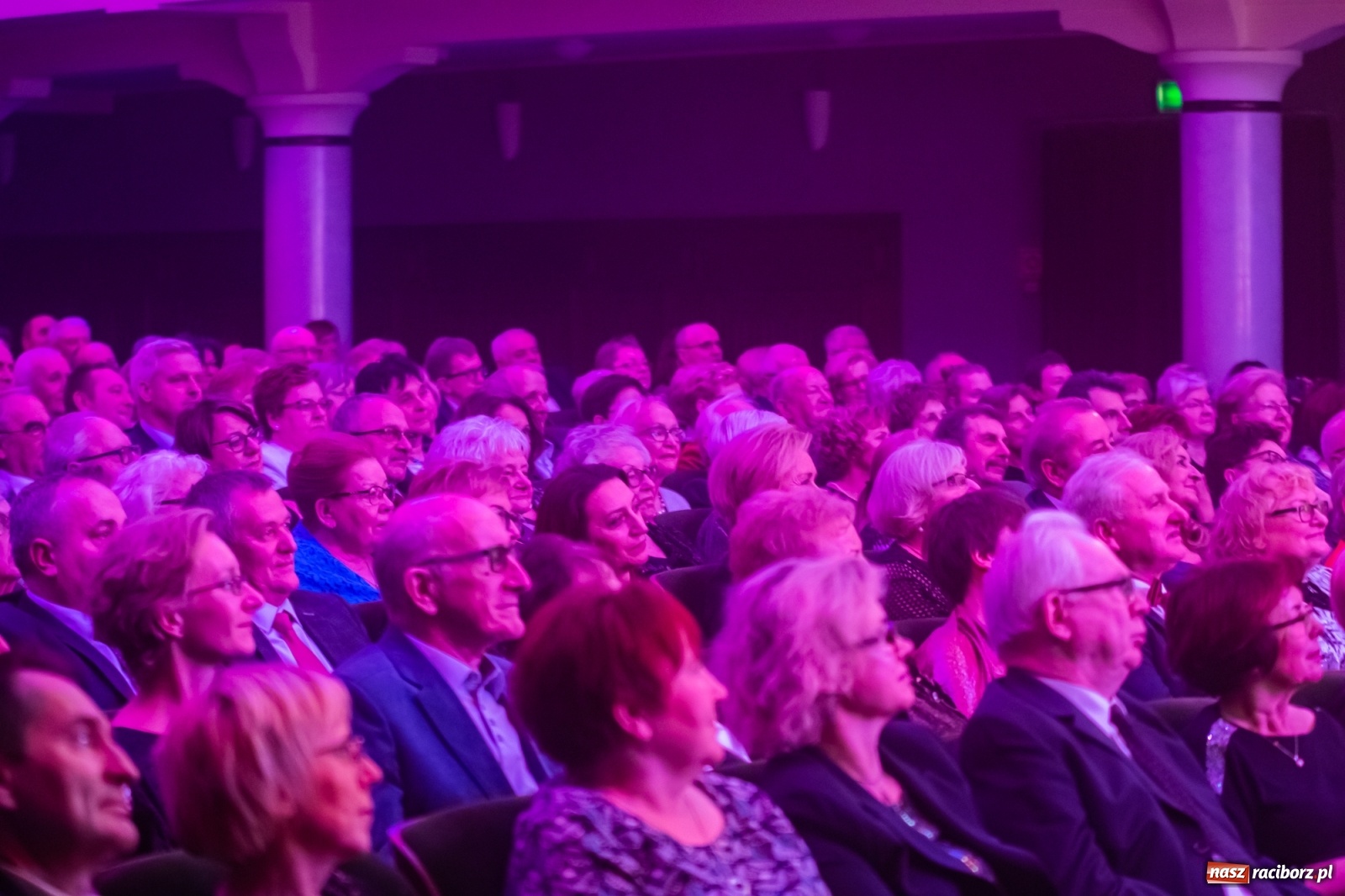 Zdjęcie w galerii na portalu naszraciborz.pl: Klasyka z humorem. Wielka Gala Sylwestrowa w RCK [FOTO i WIDEO] wiadomości z regionu