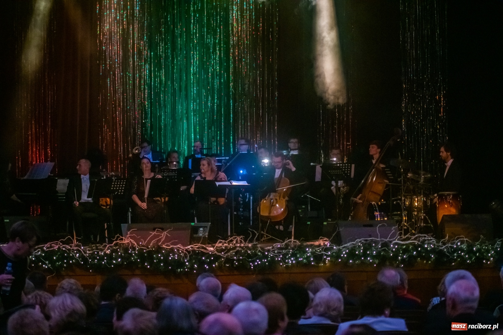 Zdjęcie w galerii na portalu naszraciborz.pl: Klasyka z humorem. Wielka Gala Sylwestrowa w RCK [FOTO i WIDEO] wiadomości z regionu