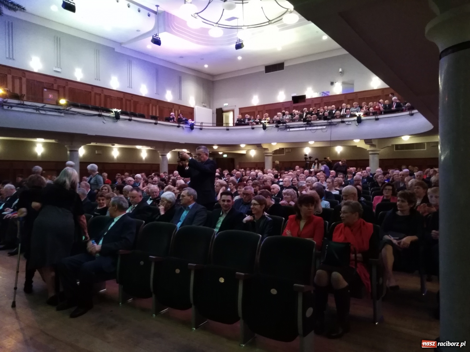 Zdjęcie w galerii na portalu naszraciborz.pl: Klasyka z humorem. Wielka Gala Sylwestrowa w RCK [FOTO i WIDEO] wiadomości z regionu