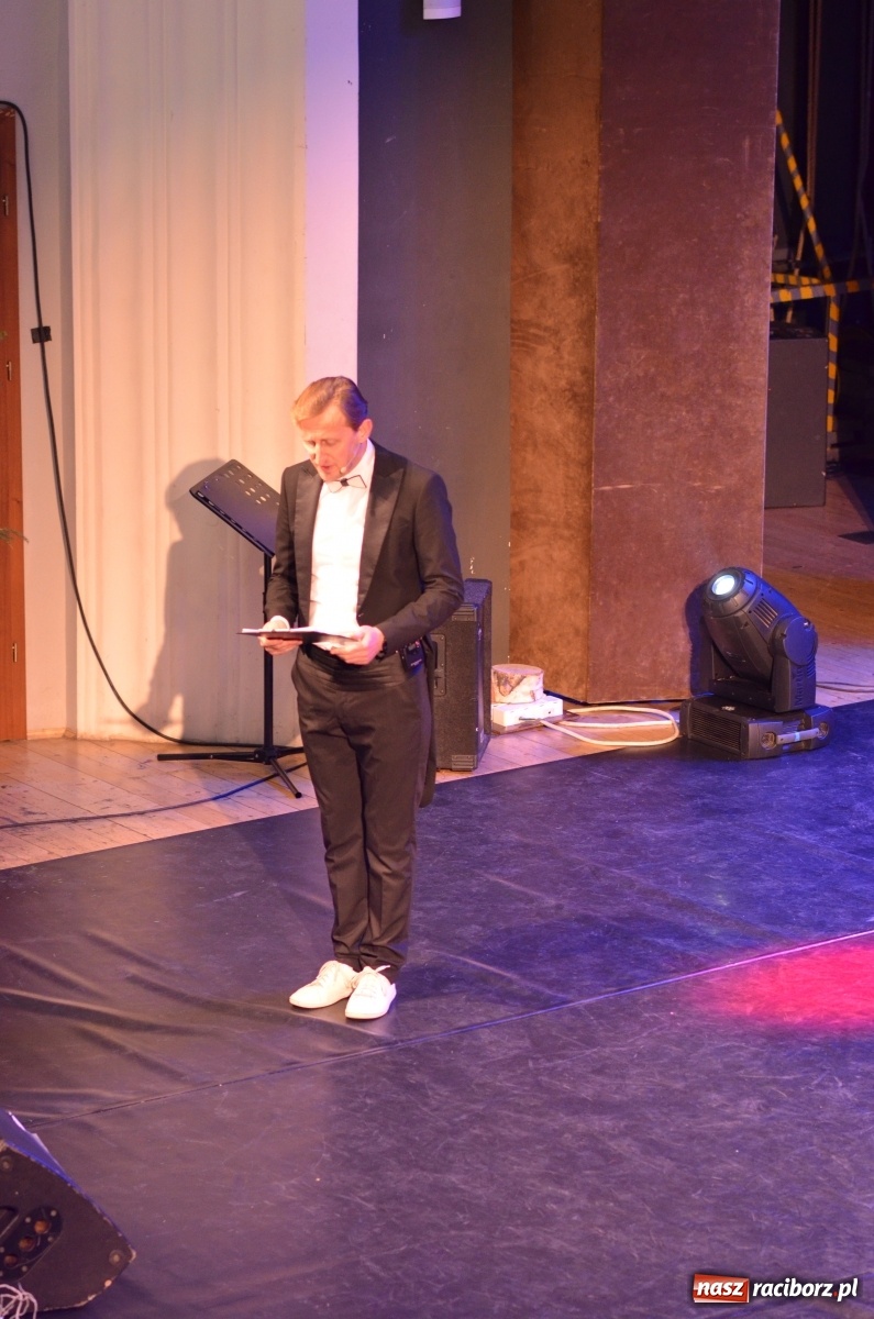 Zdjęcie w galerii na portalu naszraciborz.pl: Klasyka z humorem. Wielka Gala Sylwestrowa w RCK [FOTO i WIDEO] wiadomości z regionu