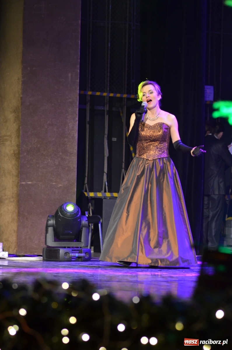 Zdjęcie w galerii na portalu naszraciborz.pl: Klasyka z humorem. Wielka Gala Sylwestrowa w RCK [FOTO i WIDEO] wiadomości z regionu