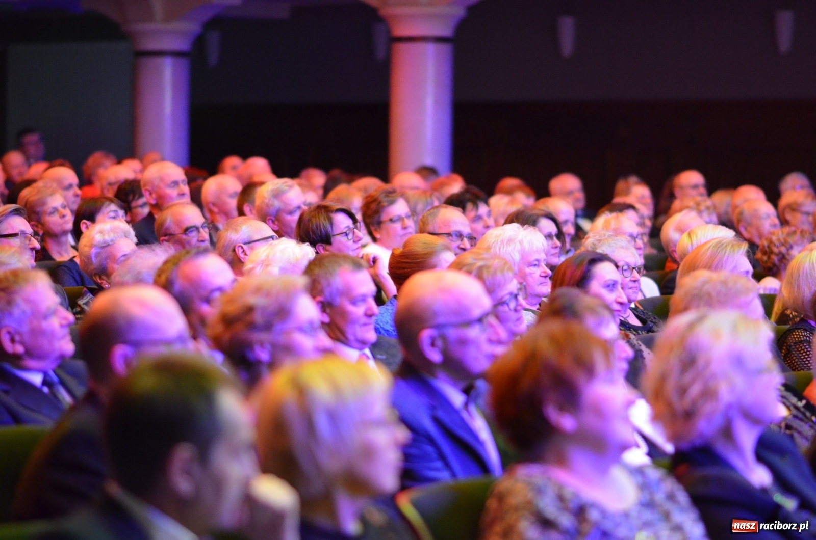 Zdjęcie w galerii na portalu naszraciborz.pl: Klasyka z humorem. Wielka Gala Sylwestrowa w RCK [FOTO i WIDEO] wiadomości z regionu