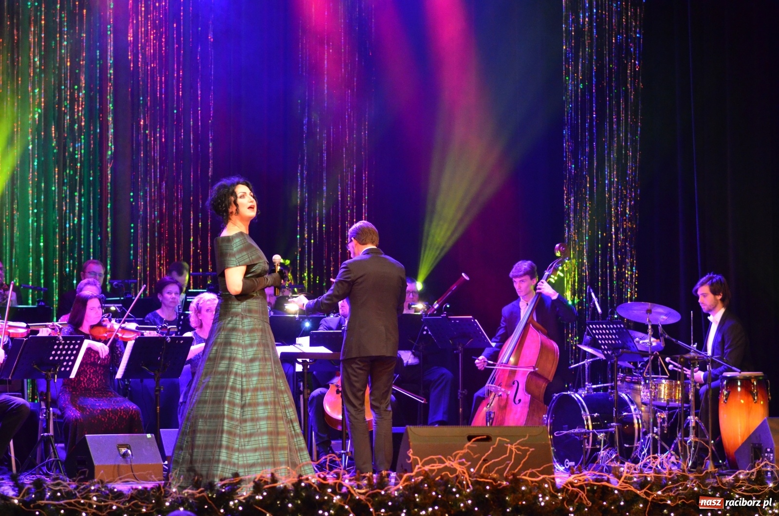 Zdjęcie w galerii na portalu naszraciborz.pl: Klasyka z humorem. Wielka Gala Sylwestrowa w RCK [FOTO i WIDEO] wiadomości z regionu