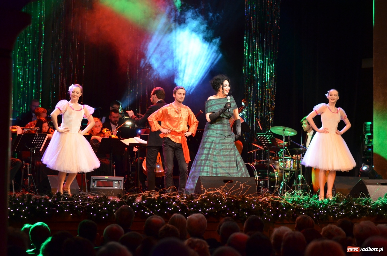 Zdjęcie w galerii na portalu naszraciborz.pl: Klasyka z humorem. Wielka Gala Sylwestrowa w RCK [FOTO i WIDEO] wiadomości z regionu