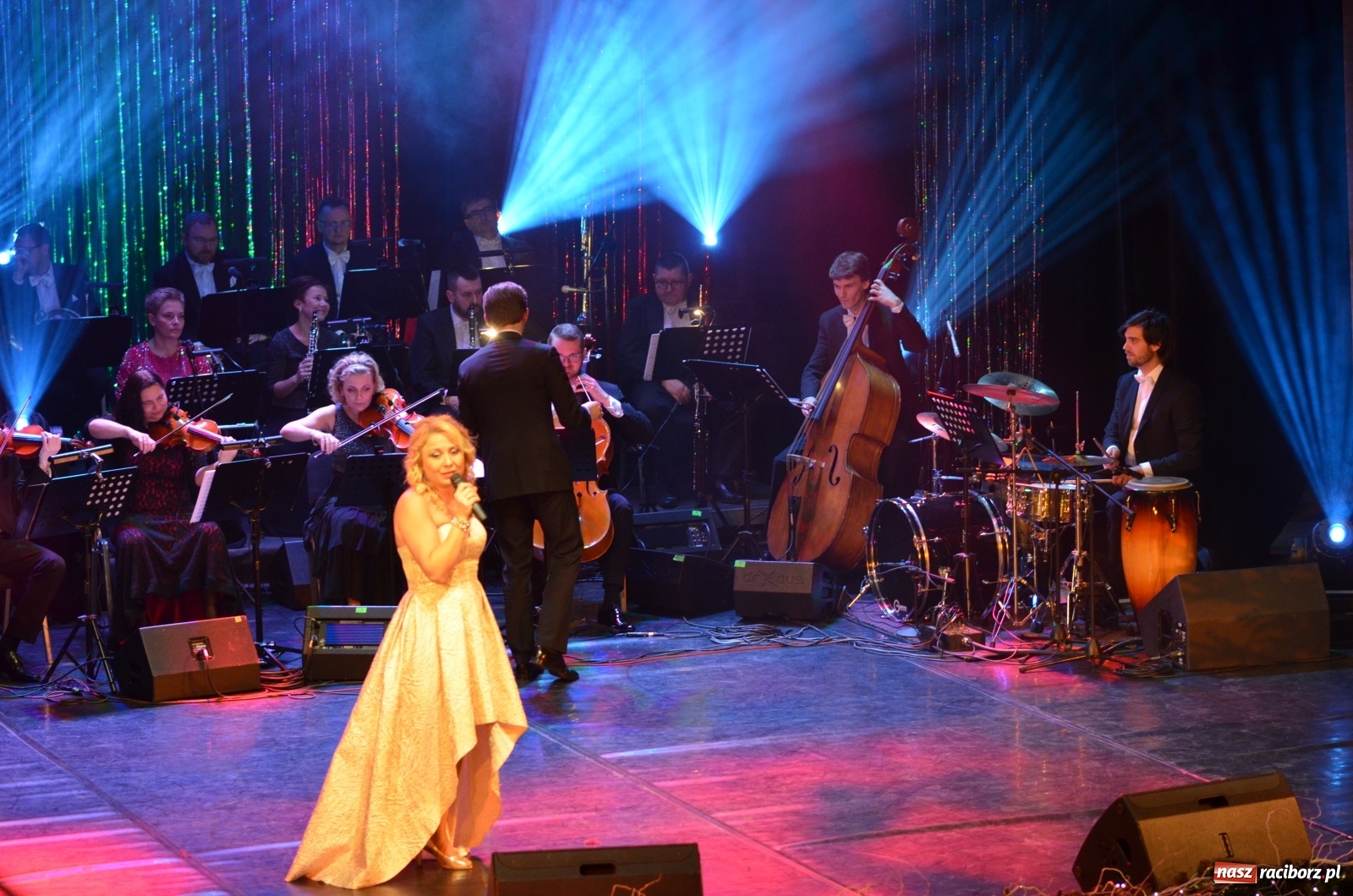 Zdjęcie w galerii na portalu naszraciborz.pl: Klasyka z humorem. Wielka Gala Sylwestrowa w RCK [FOTO i WIDEO] wiadomości z regionu