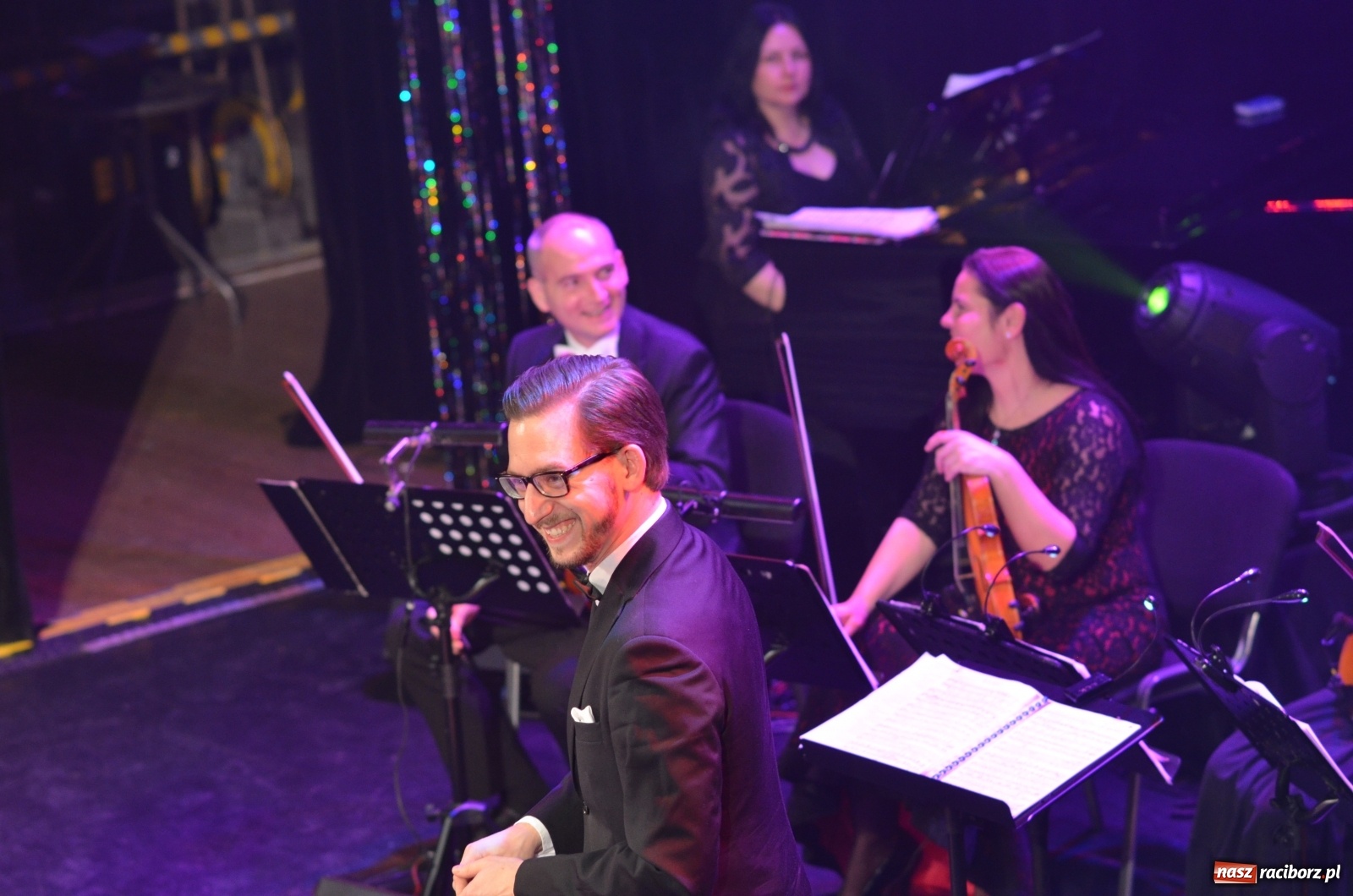 Zdjęcie w galerii na portalu naszraciborz.pl: Klasyka z humorem. Wielka Gala Sylwestrowa w RCK [FOTO i WIDEO] wiadomości z regionu