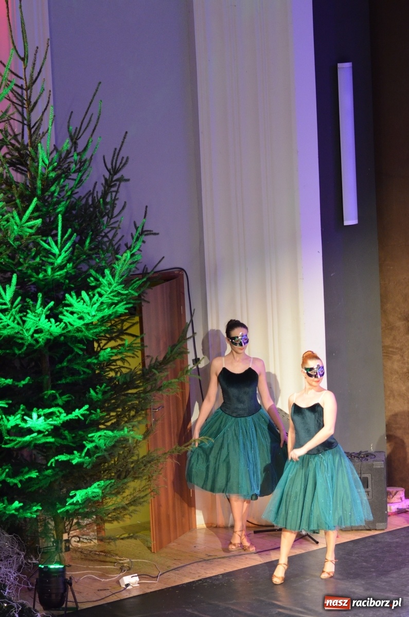 Zdjęcie w galerii na portalu naszraciborz.pl: Klasyka z humorem. Wielka Gala Sylwestrowa w RCK [FOTO i WIDEO] wiadomości z regionu