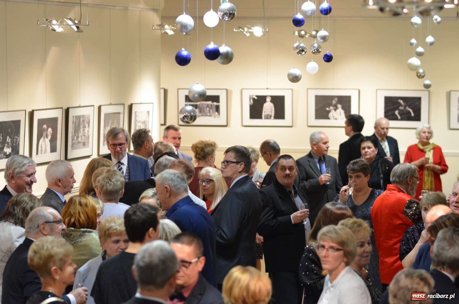 Zdjęcie w galerii na portalu naszraciborz.pl: Klasyka z humorem. Wielka Gala Sylwestrowa w RCK [FOTO i WIDEO] wiadomości z regionu