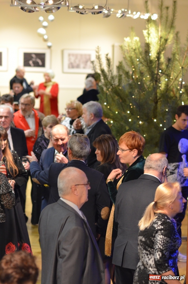Zdjęcie w galerii na portalu naszraciborz.pl: Klasyka z humorem. Wielka Gala Sylwestrowa w RCK [FOTO i WIDEO] wiadomości z regionu