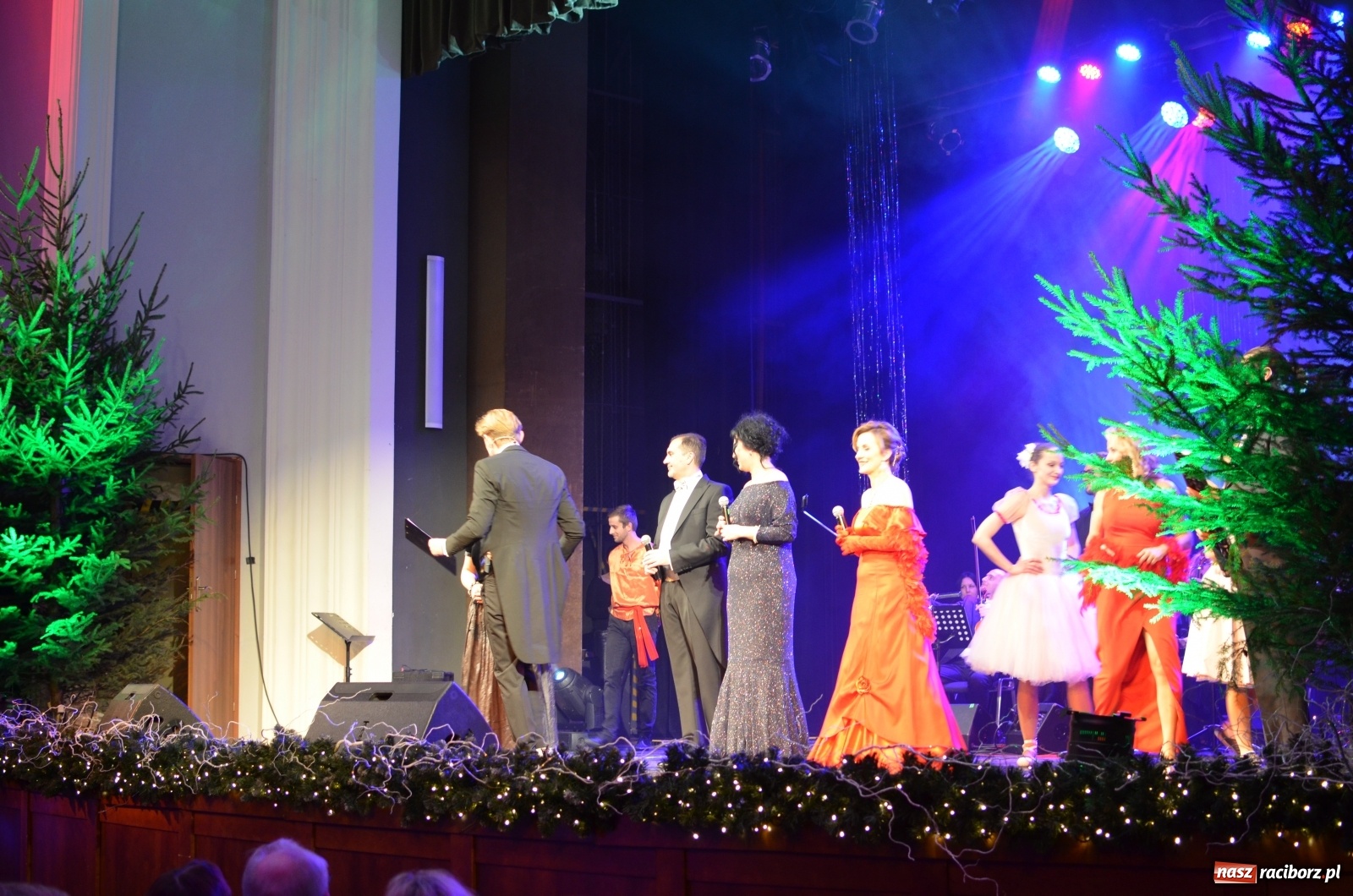 Zdjęcie w galerii na portalu naszraciborz.pl: Klasyka z humorem. Wielka Gala Sylwestrowa w RCK [FOTO i WIDEO] wiadomości z regionu