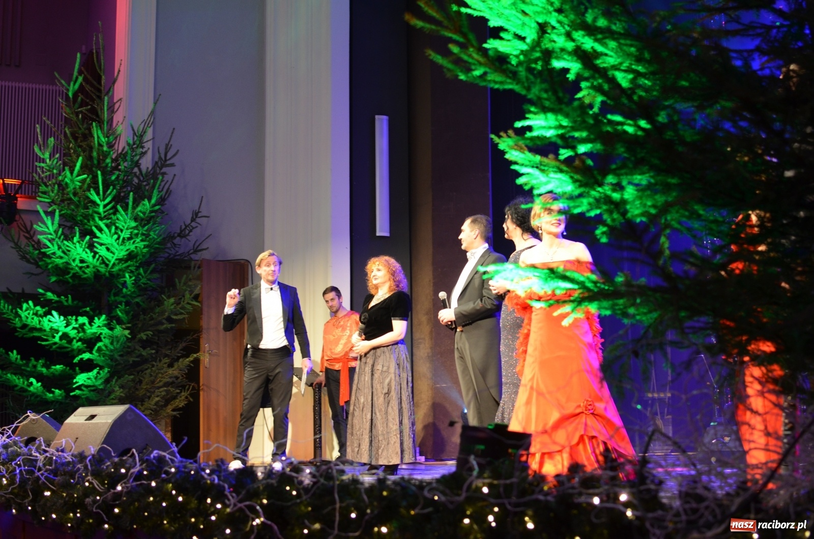 Zdjęcie w galerii na portalu naszraciborz.pl: Klasyka z humorem. Wielka Gala Sylwestrowa w RCK [FOTO i WIDEO] wiadomości z regionu