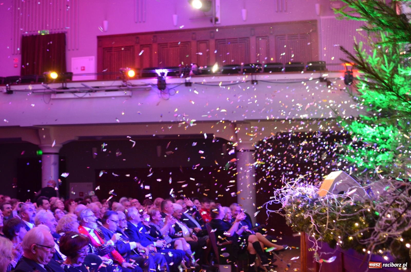 Zdjęcie w galerii na portalu naszraciborz.pl: Klasyka z humorem. Wielka Gala Sylwestrowa w RCK [FOTO i WIDEO] wiadomości z regionu