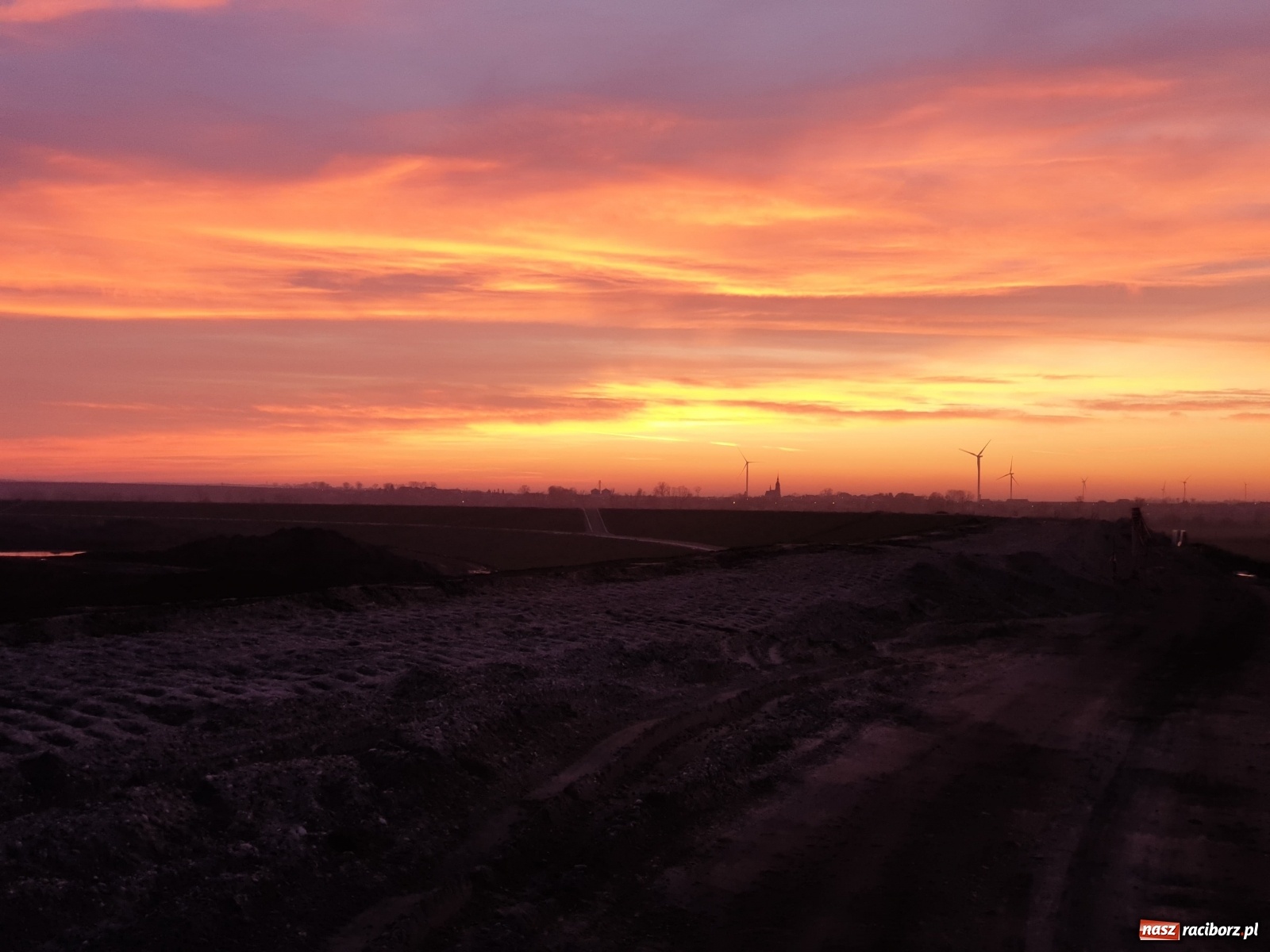 Zdjęcie w galerii na portalu naszraciborz.pl: Noworoczne niebo nad Raciborzem [FOTO i WIDEO]  wiadomości z regionu