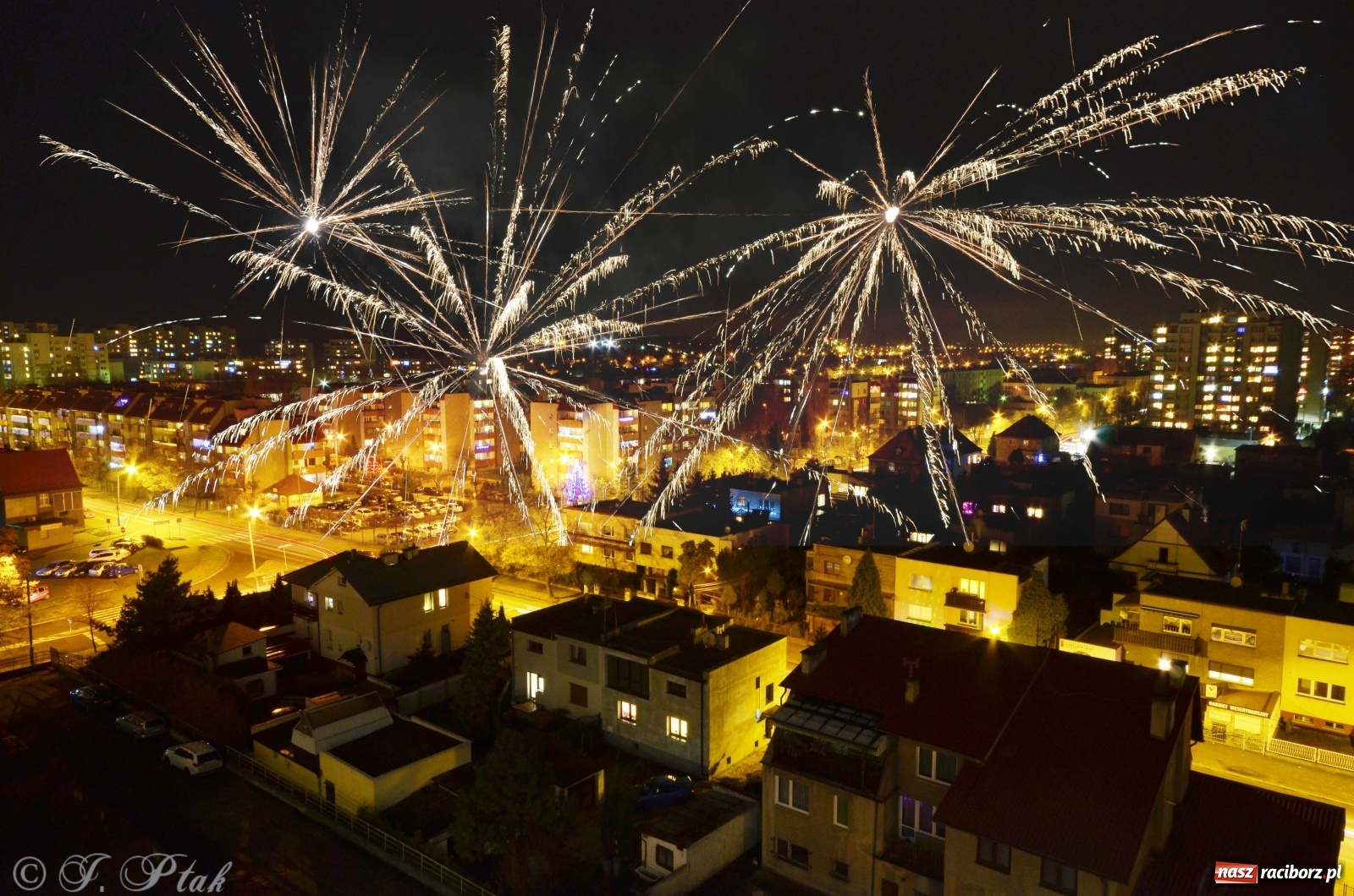 Zdjęcie w galerii na portalu naszraciborz.pl: Noworoczne niebo nad Raciborzem [FOTO i WIDEO]  wiadomości z regionu